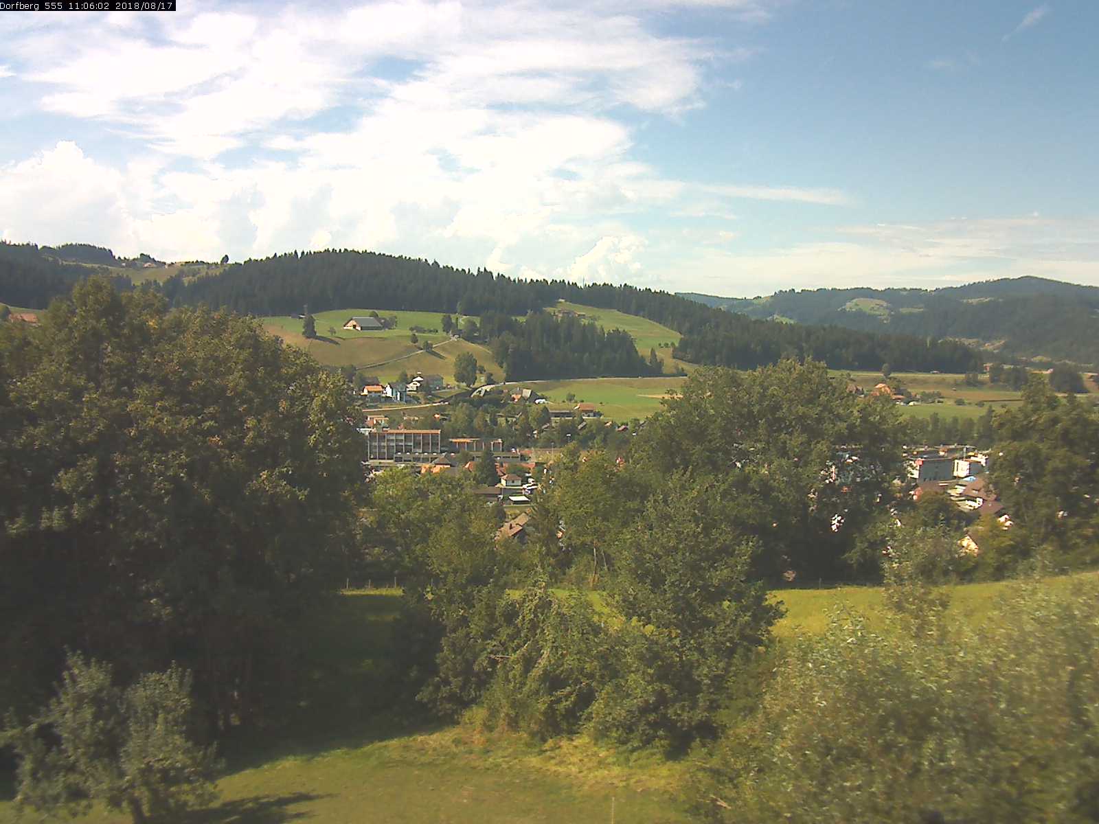 Webcam-Bild: Aussicht vom Dorfberg in Langnau 20180817-110601