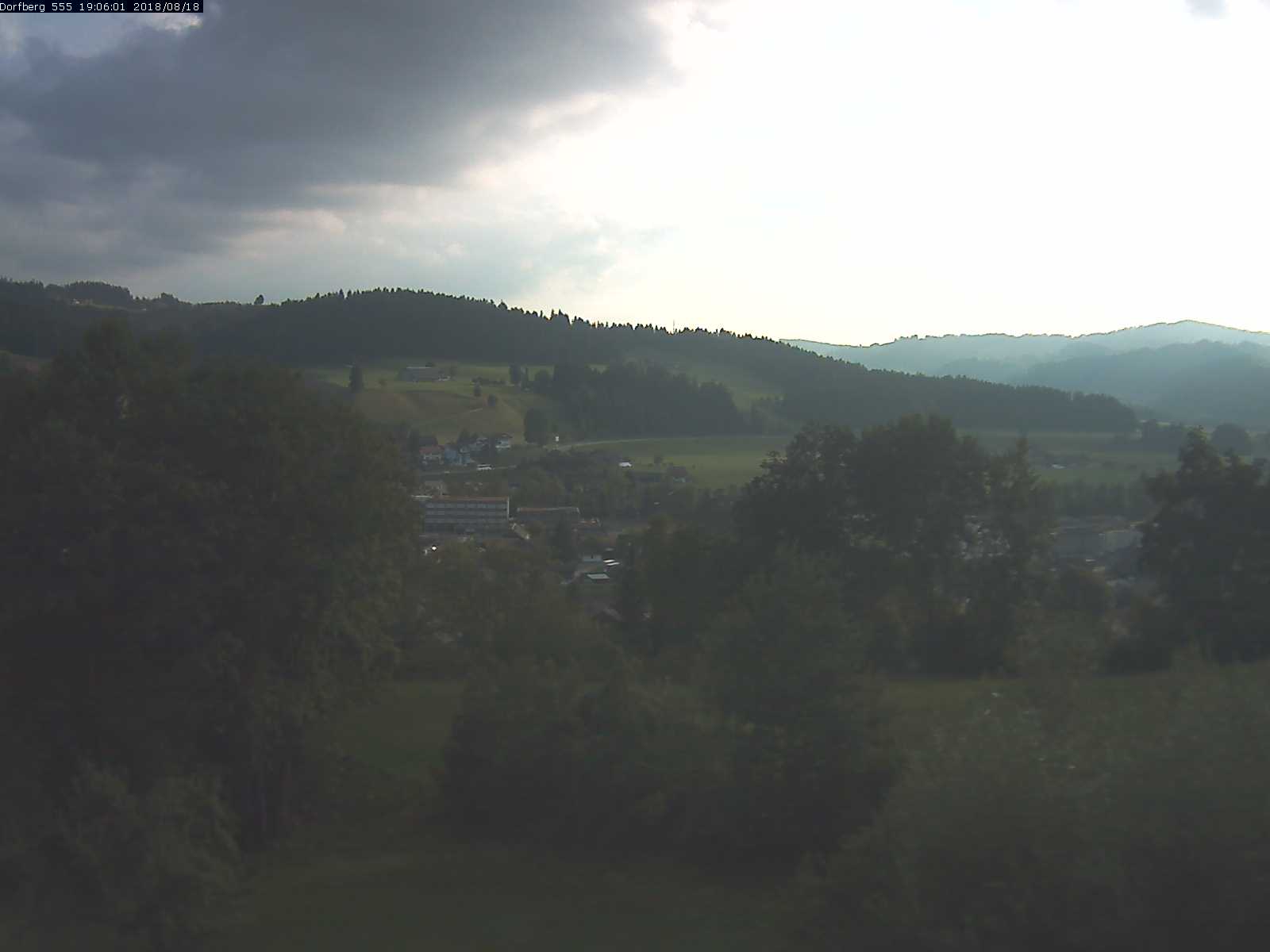 Webcam-Bild: Aussicht vom Dorfberg in Langnau 20180818-190601