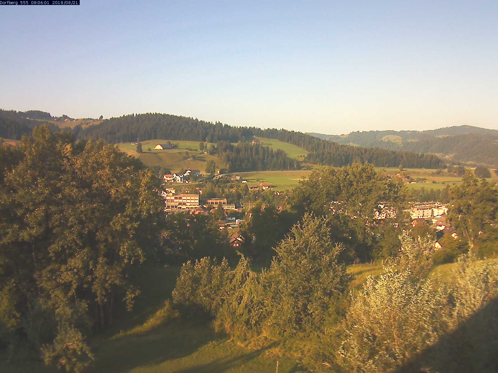 Webcam-Bild: Aussicht vom Dorfberg in Langnau 20180821-080601