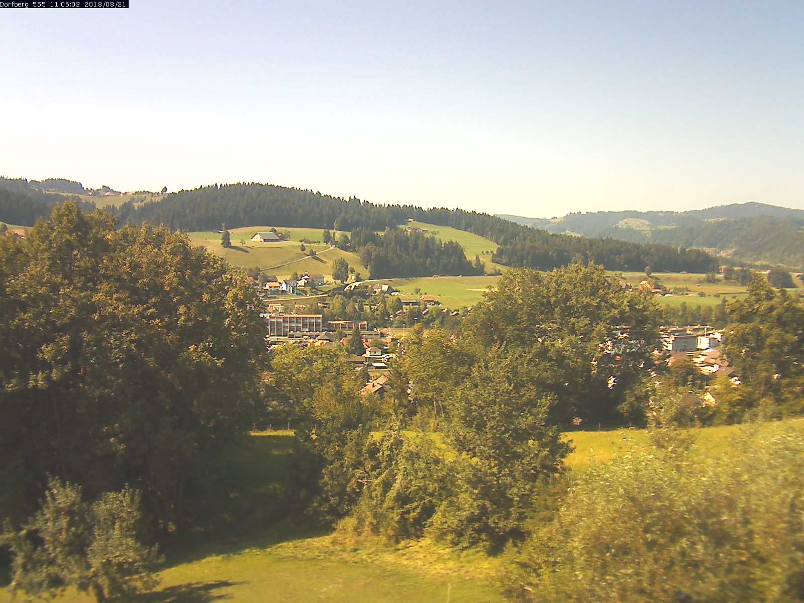 Webcam-Bild: Aussicht vom Dorfberg in Langnau 20180821-110601