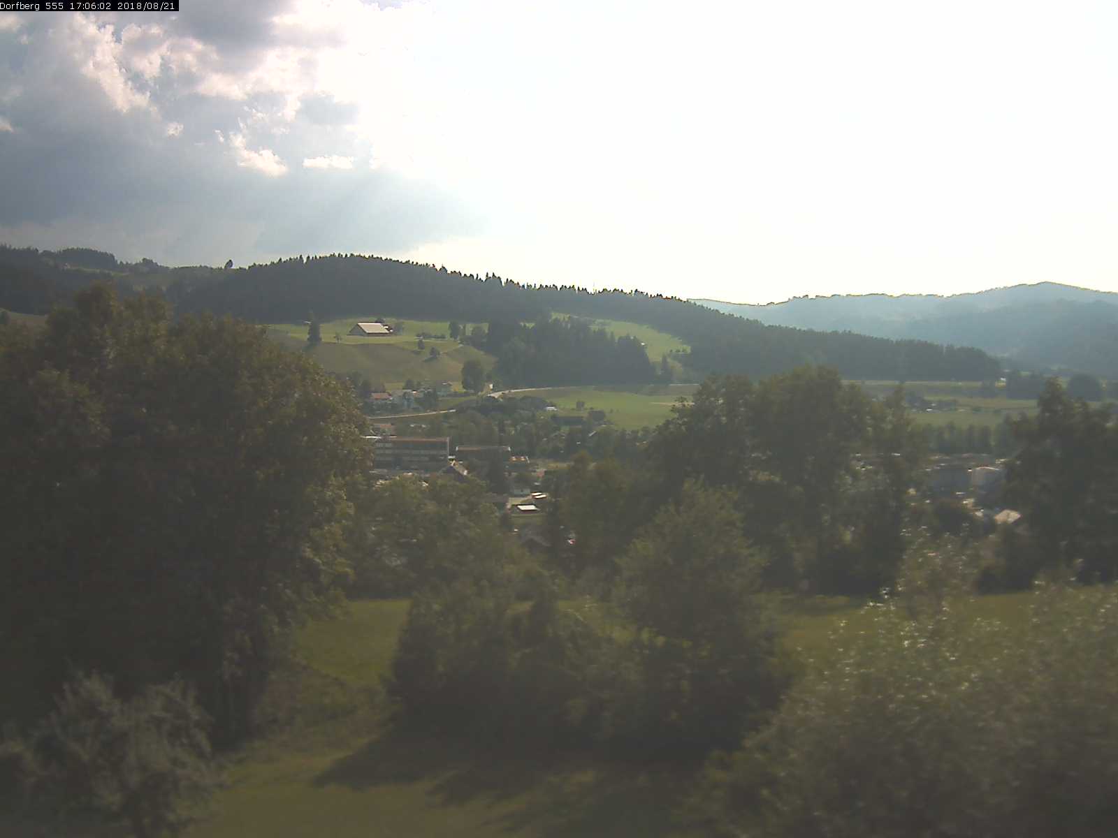 Webcam-Bild: Aussicht vom Dorfberg in Langnau 20180821-170601