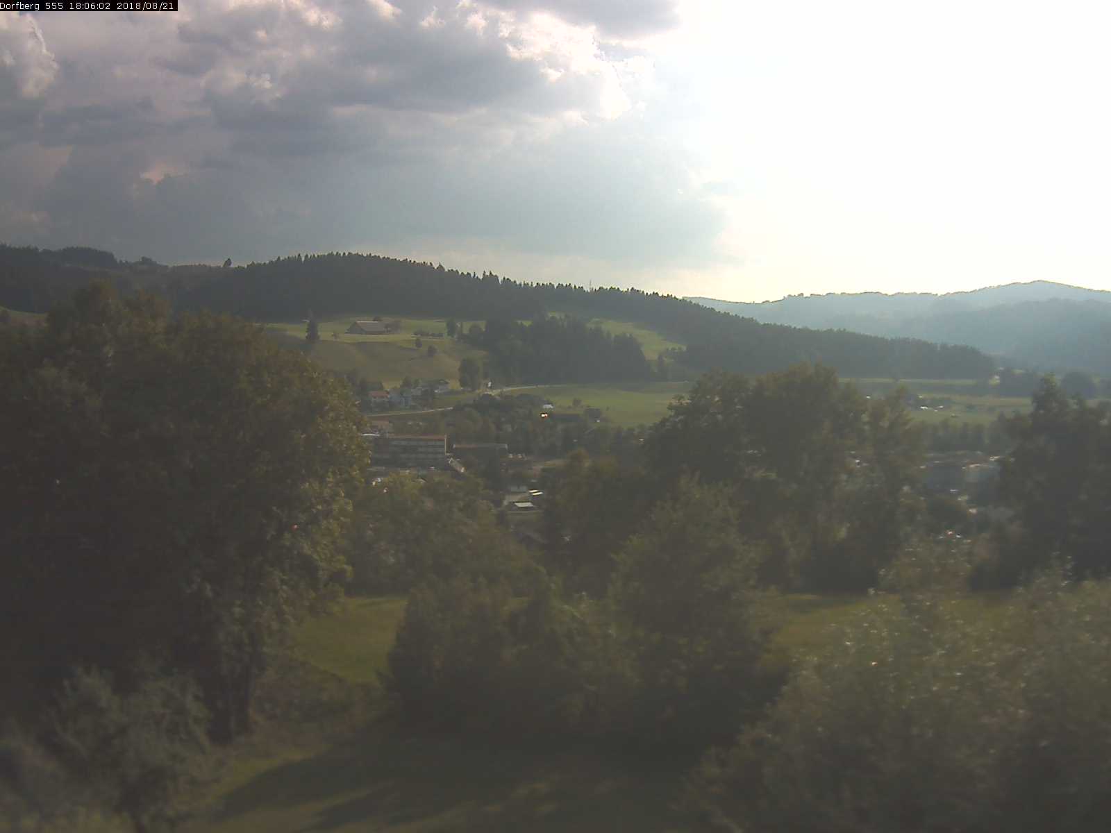 Webcam-Bild: Aussicht vom Dorfberg in Langnau 20180821-180601