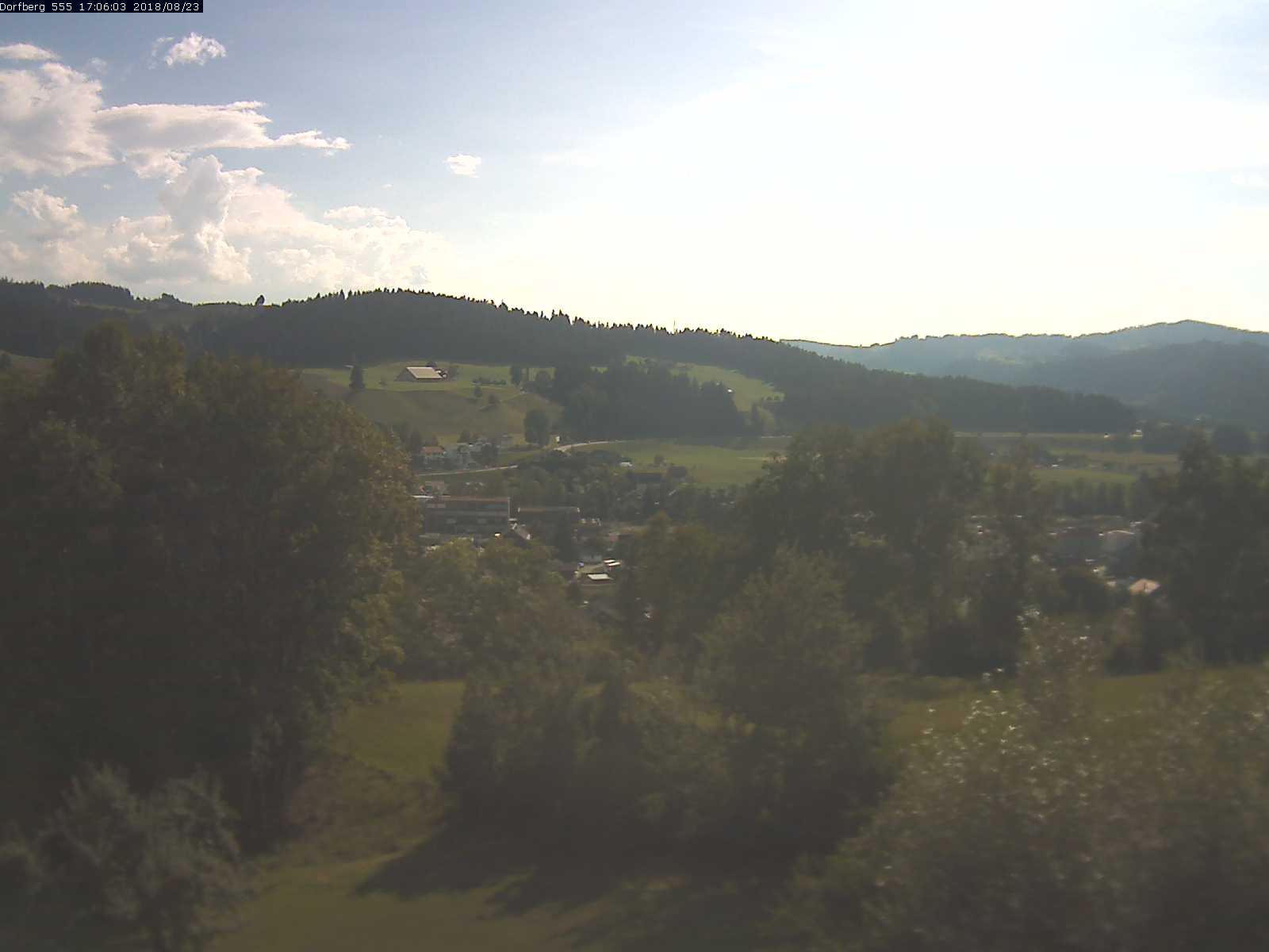 Webcam-Bild: Aussicht vom Dorfberg in Langnau 20180823-170601