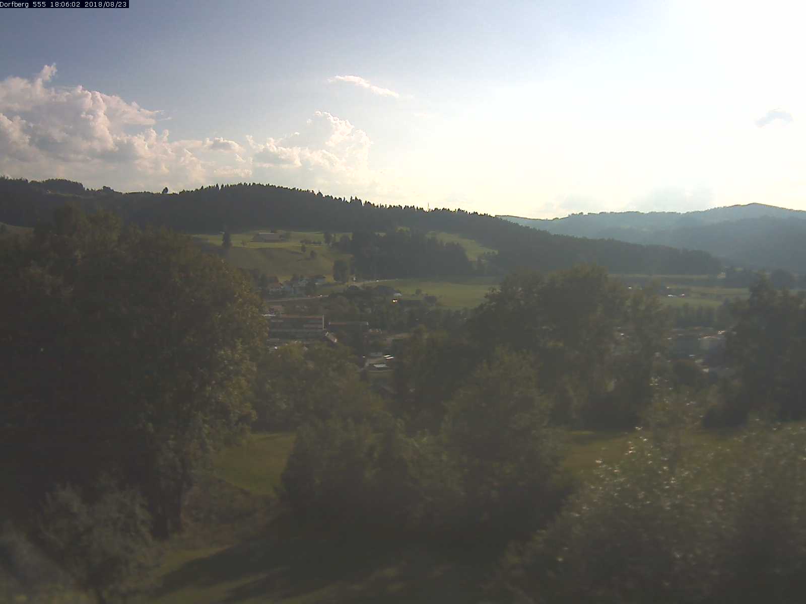 Webcam-Bild: Aussicht vom Dorfberg in Langnau 20180823-180601