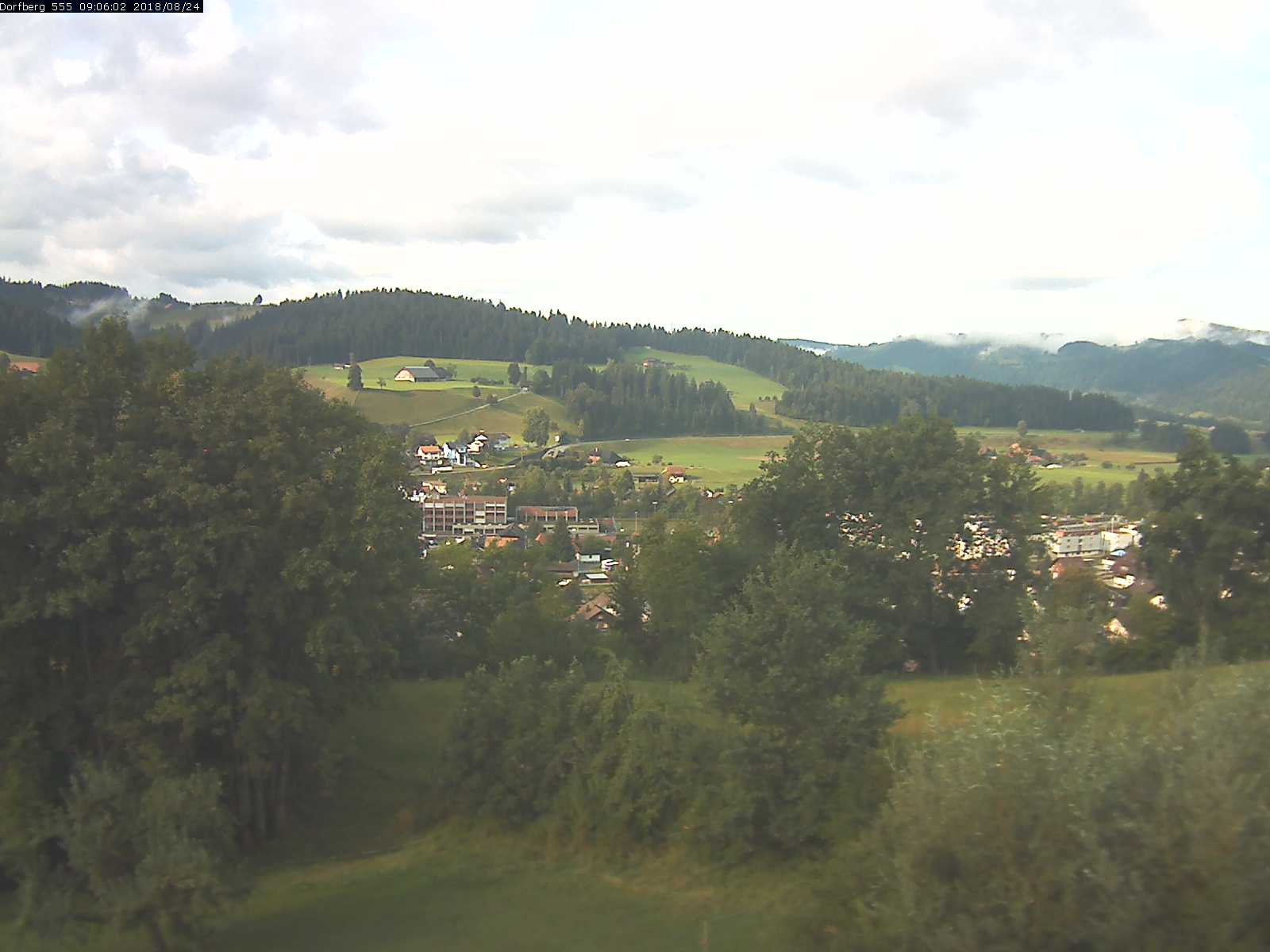 Webcam-Bild: Aussicht vom Dorfberg in Langnau 20180824-090601