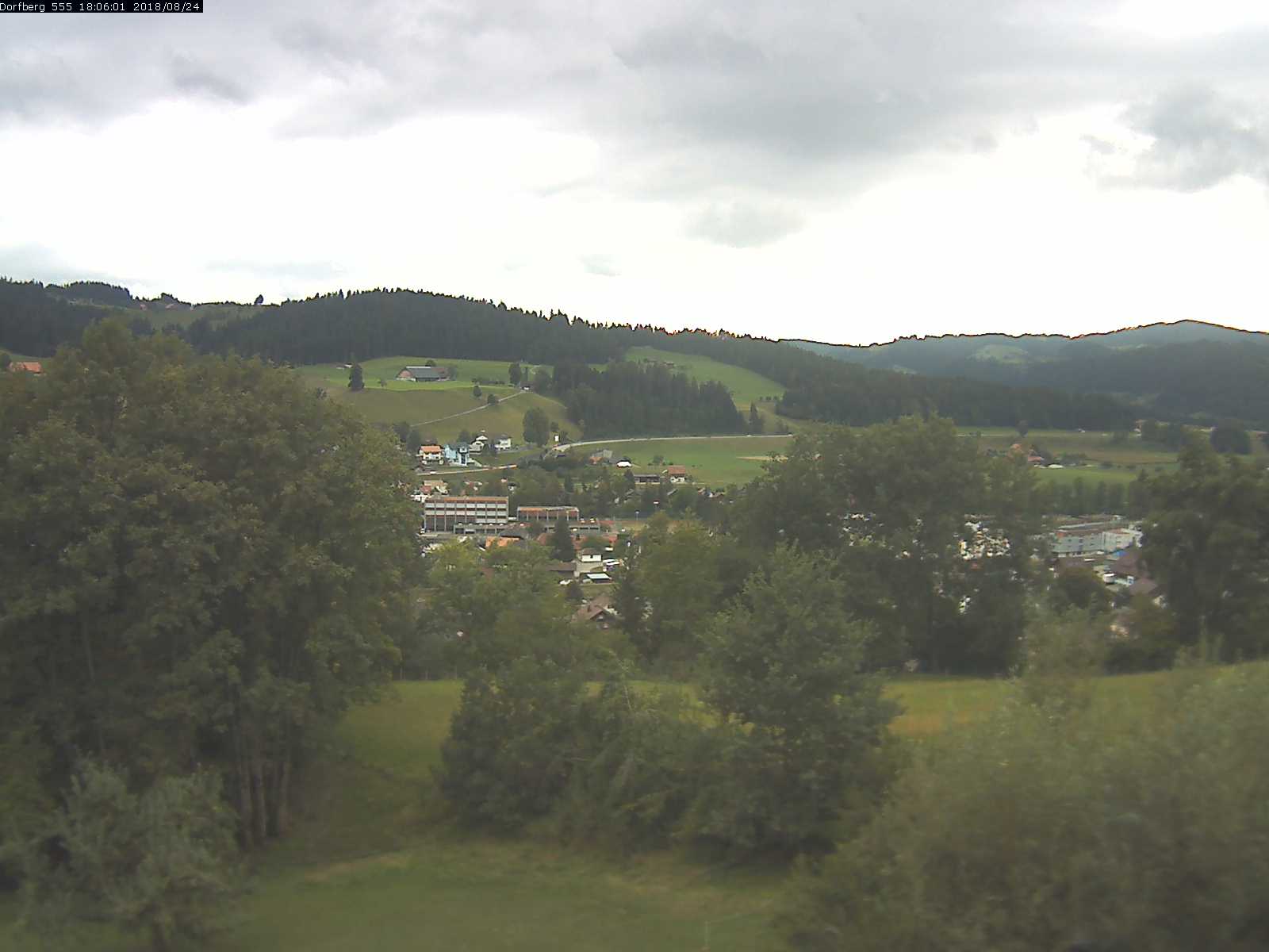 Webcam-Bild: Aussicht vom Dorfberg in Langnau 20180824-180601