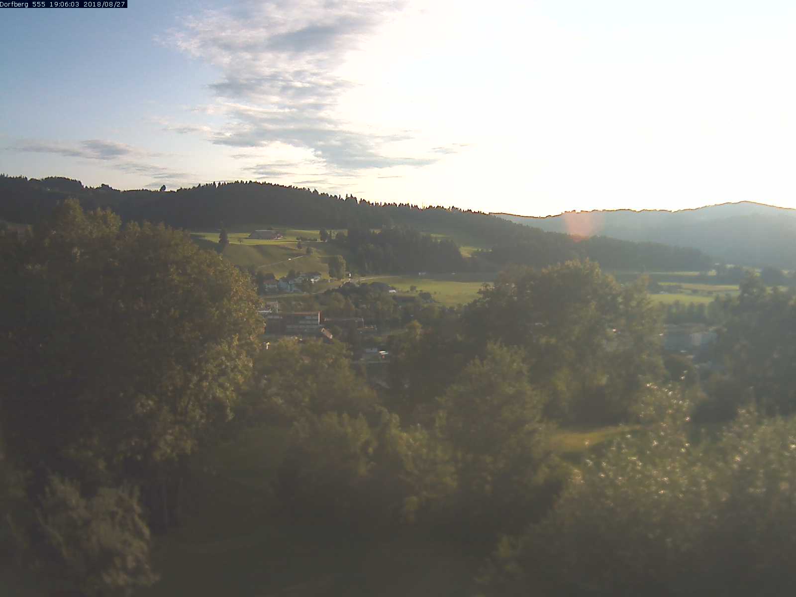 Webcam-Bild: Aussicht vom Dorfberg in Langnau 20180827-190601