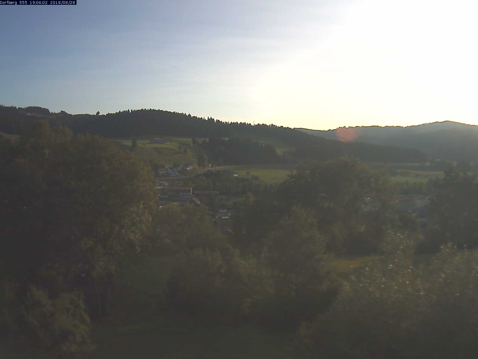 Webcam-Bild: Aussicht vom Dorfberg in Langnau 20180828-190601