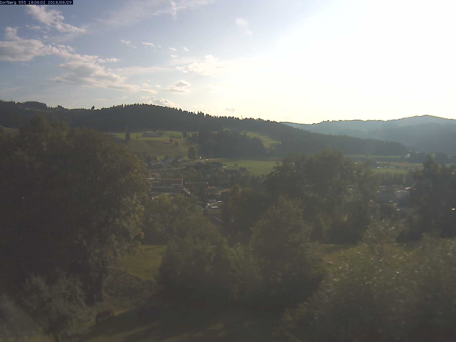 Webcam-Bild: Aussicht vom Dorfberg in Langnau 20180829-180601