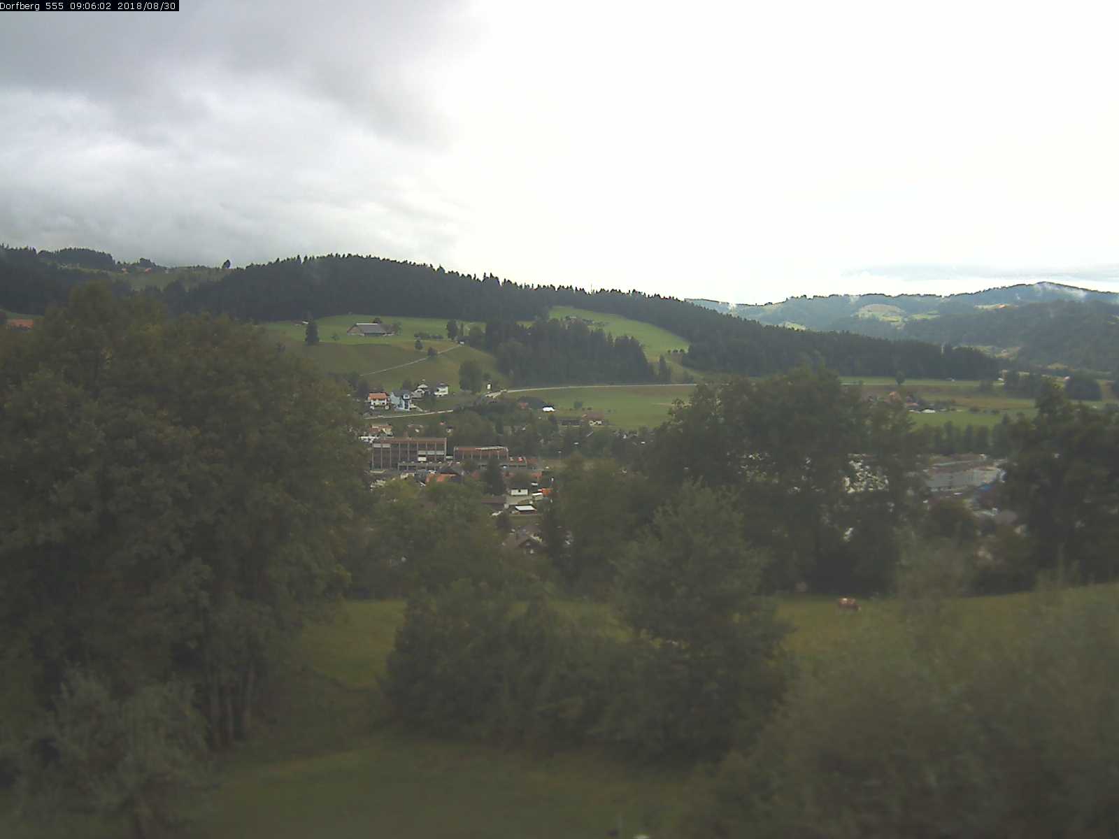 Webcam-Bild: Aussicht vom Dorfberg in Langnau 20180830-090601