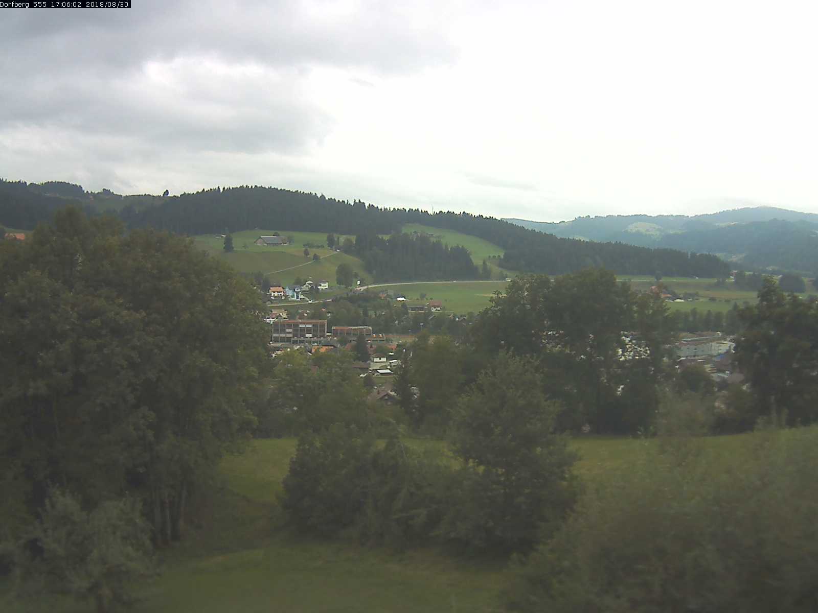 Webcam-Bild: Aussicht vom Dorfberg in Langnau 20180830-170601