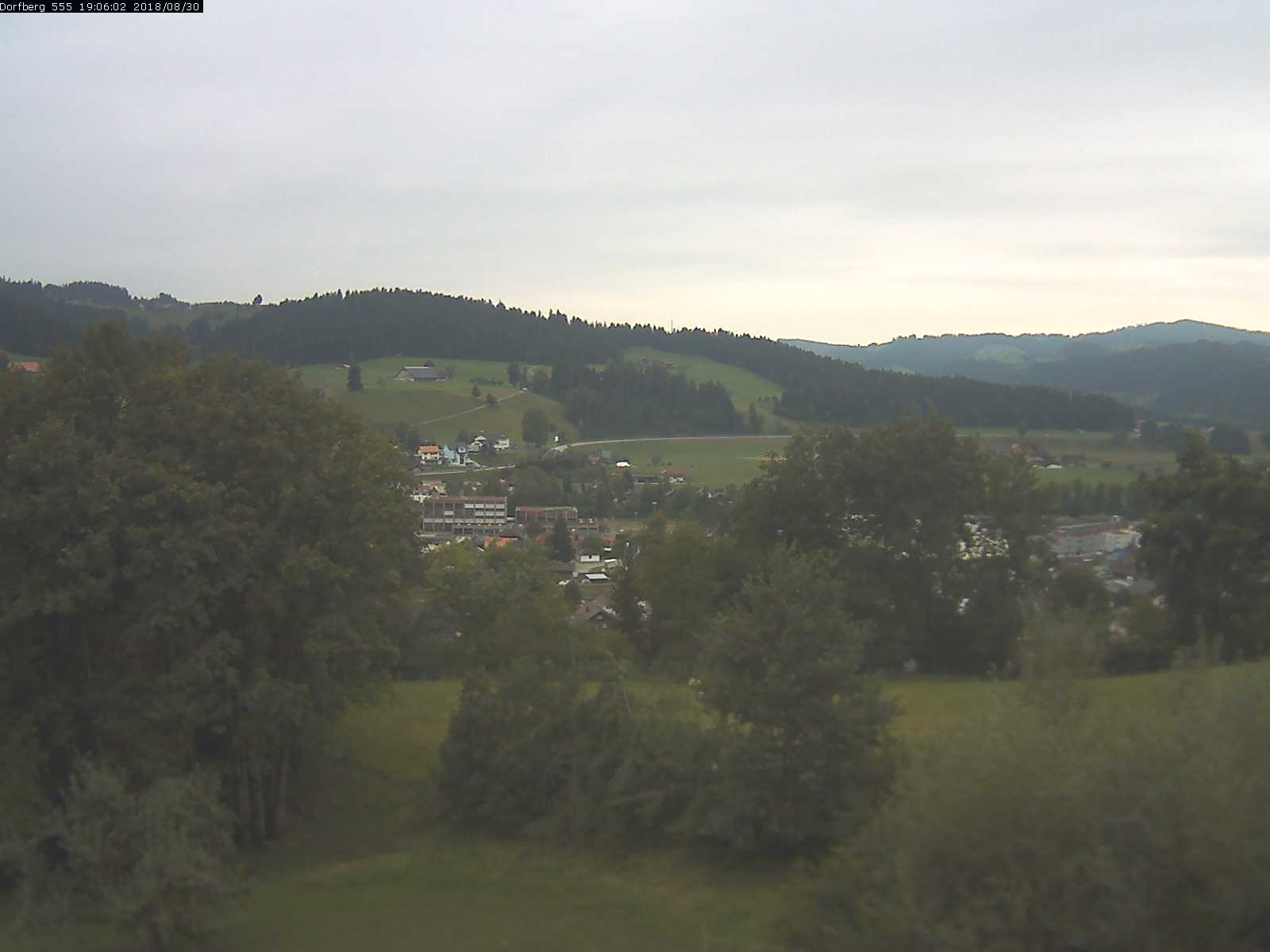 Webcam-Bild: Aussicht vom Dorfberg in Langnau 20180830-190601
