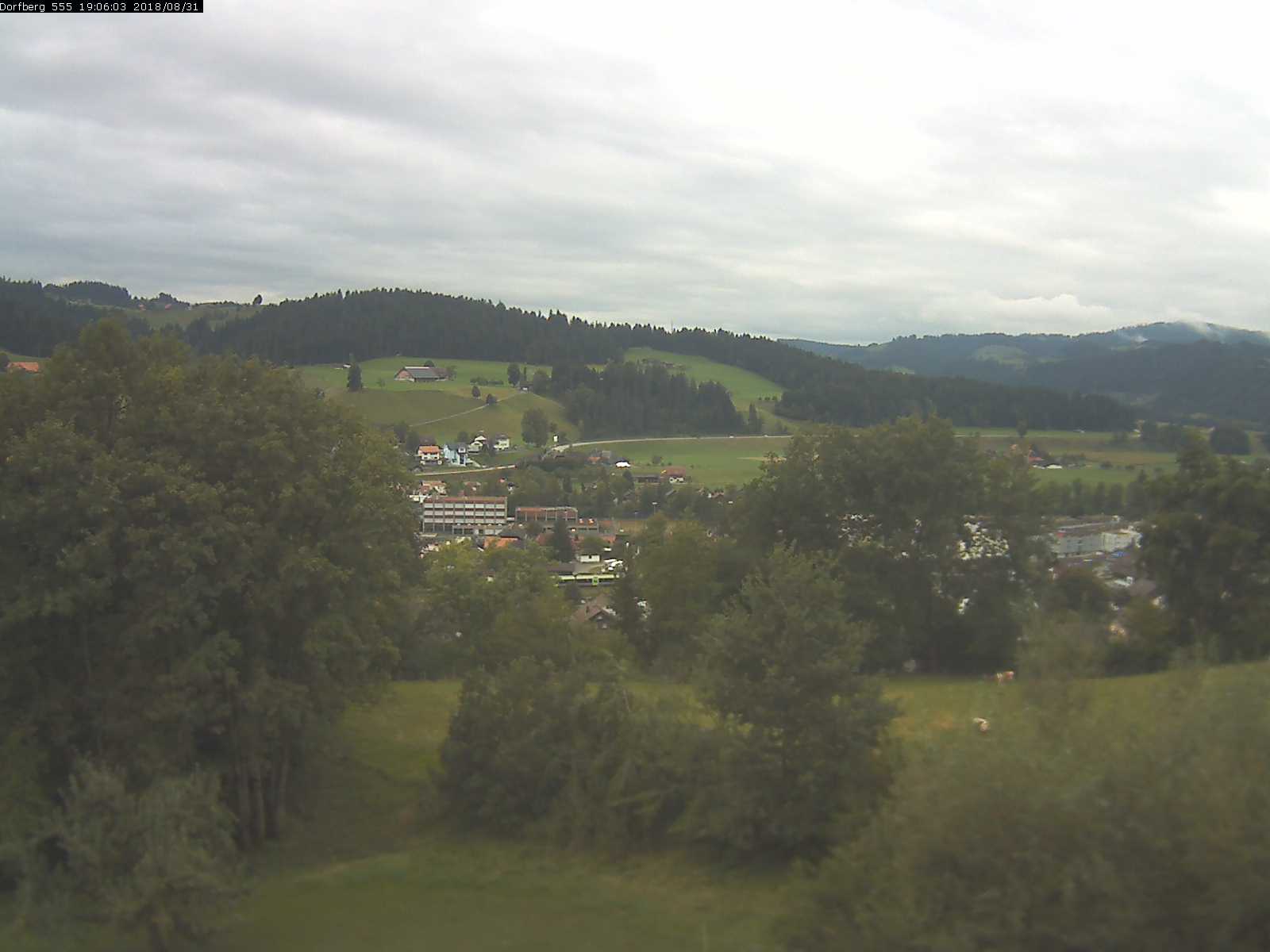 Webcam-Bild: Aussicht vom Dorfberg in Langnau 20180831-190601