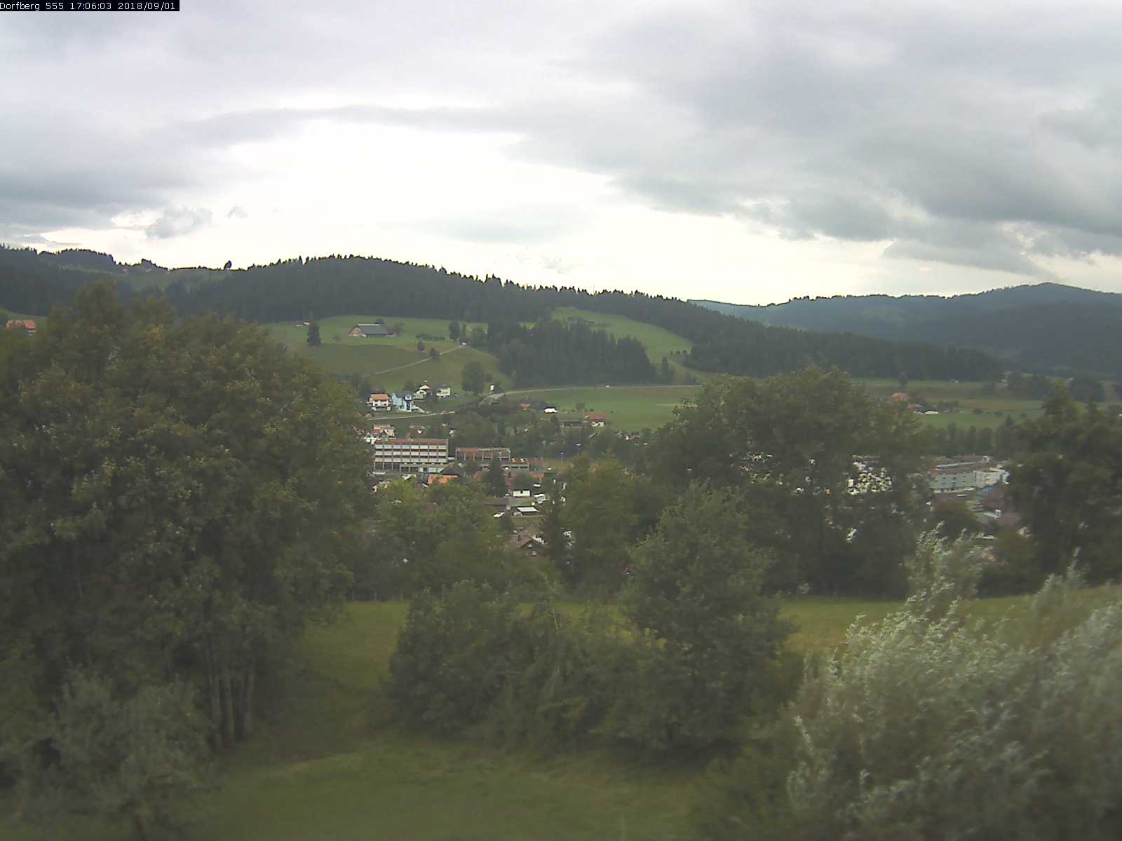 Webcam-Bild: Aussicht vom Dorfberg in Langnau 20180901-170601
