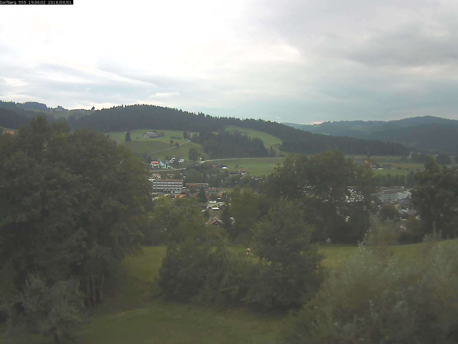 Webcam-Bild: Aussicht vom Dorfberg in Langnau 20180901-190601