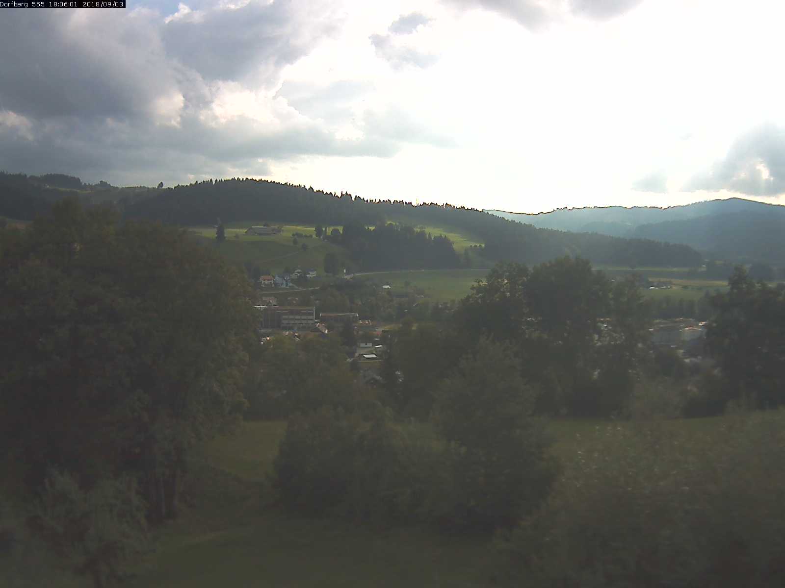 Webcam-Bild: Aussicht vom Dorfberg in Langnau 20180903-180601