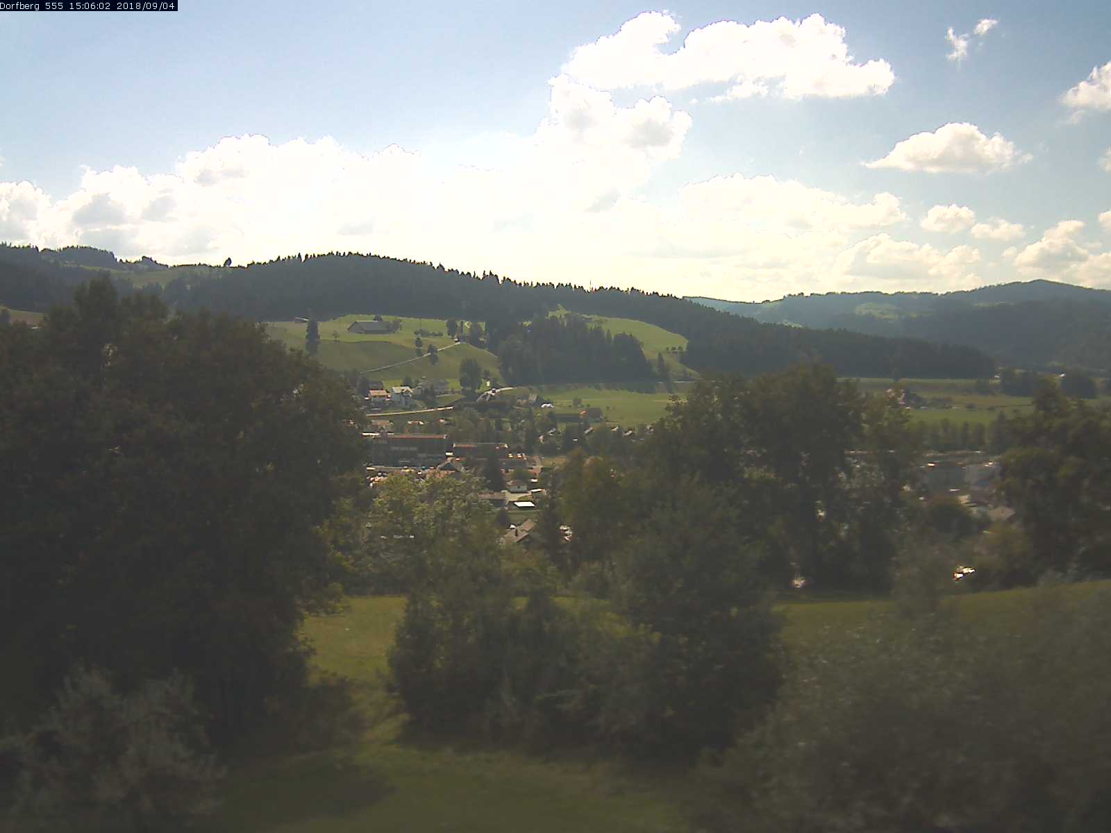 Webcam-Bild: Aussicht vom Dorfberg in Langnau 20180904-150601