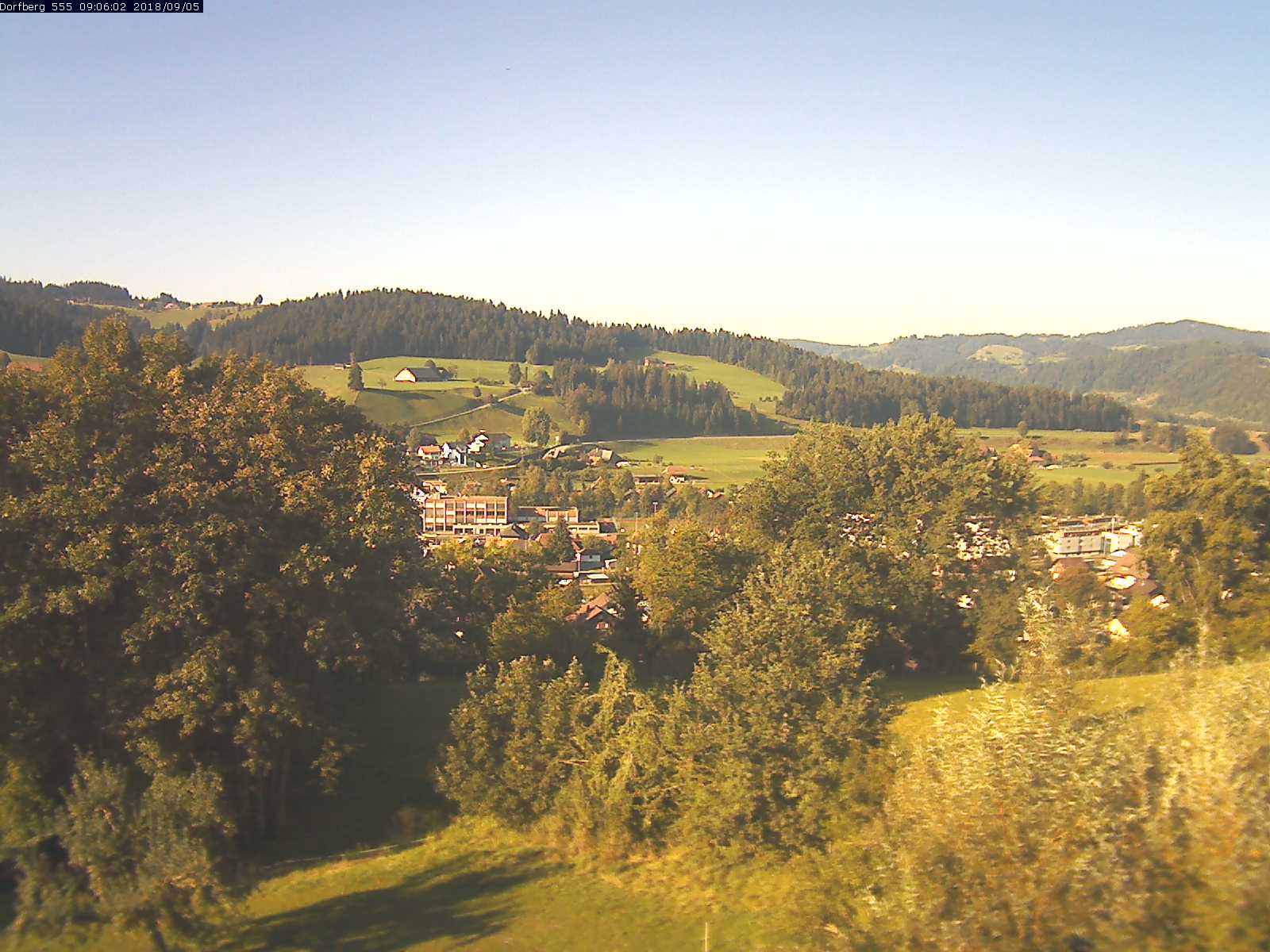 Webcam-Bild: Aussicht vom Dorfberg in Langnau 20180905-090601