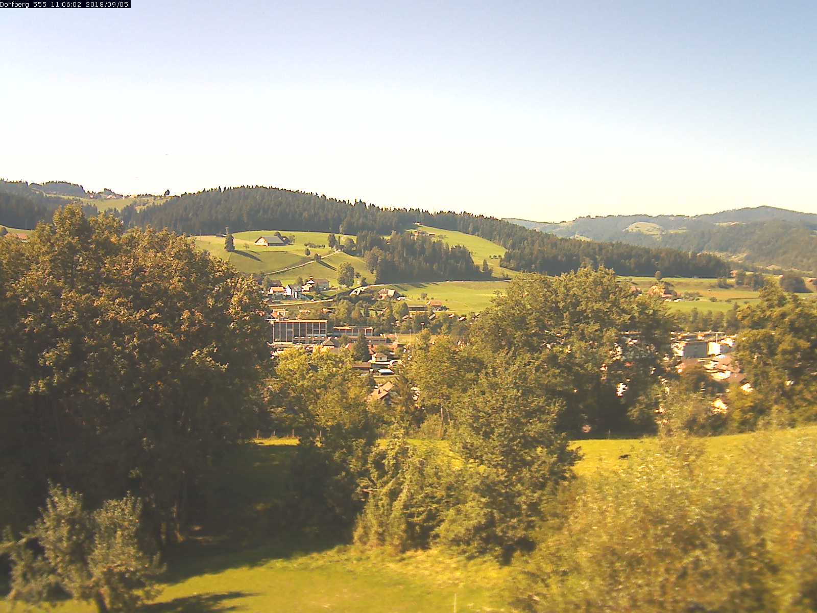 Webcam-Bild: Aussicht vom Dorfberg in Langnau 20180905-110601
