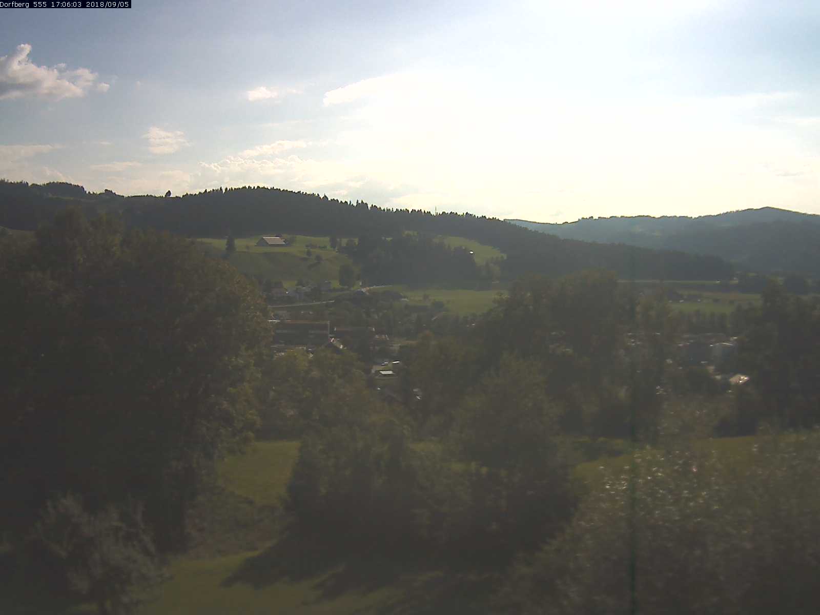 Webcam-Bild: Aussicht vom Dorfberg in Langnau 20180905-170602