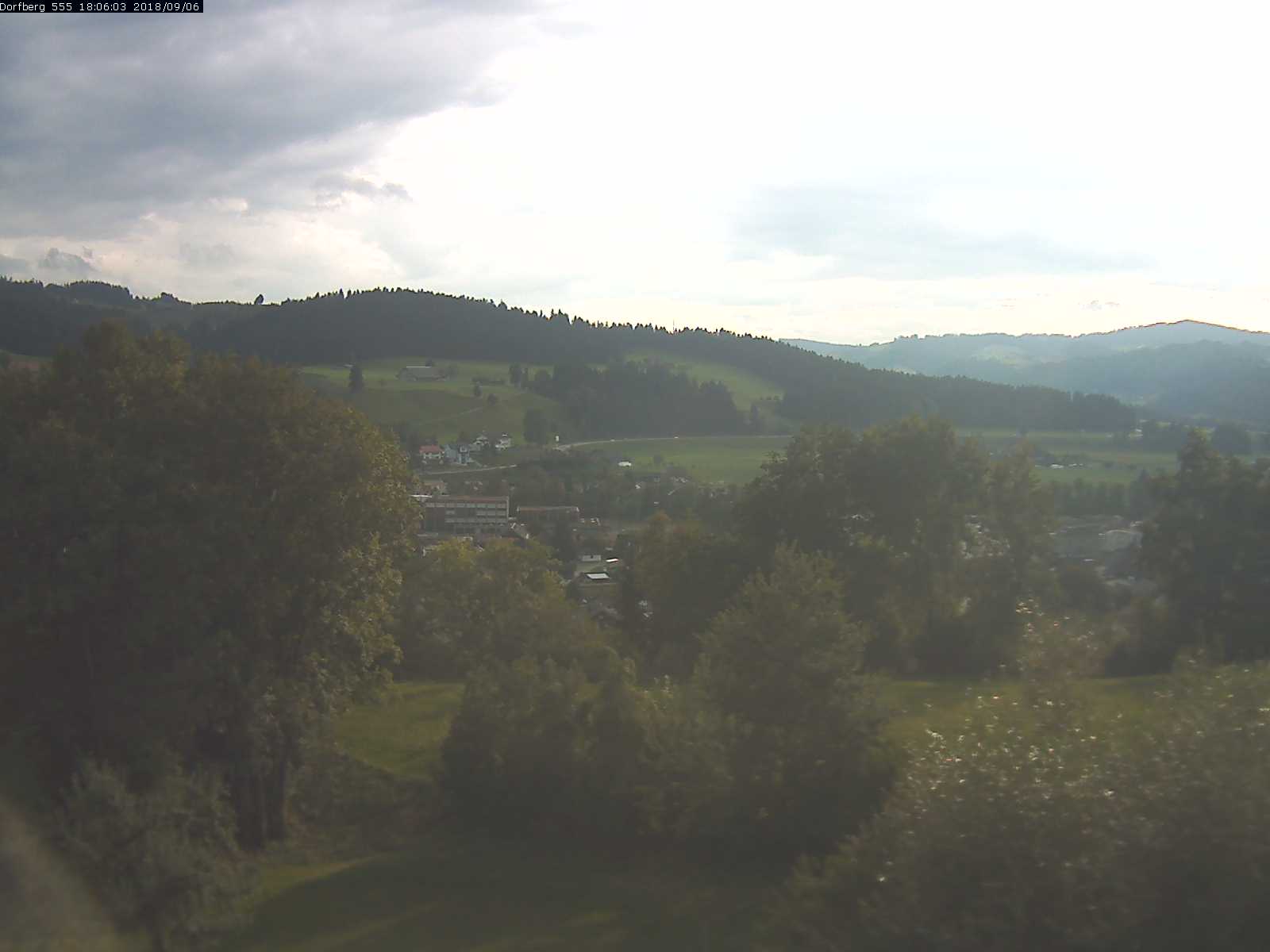 Webcam-Bild: Aussicht vom Dorfberg in Langnau 20180906-180601
