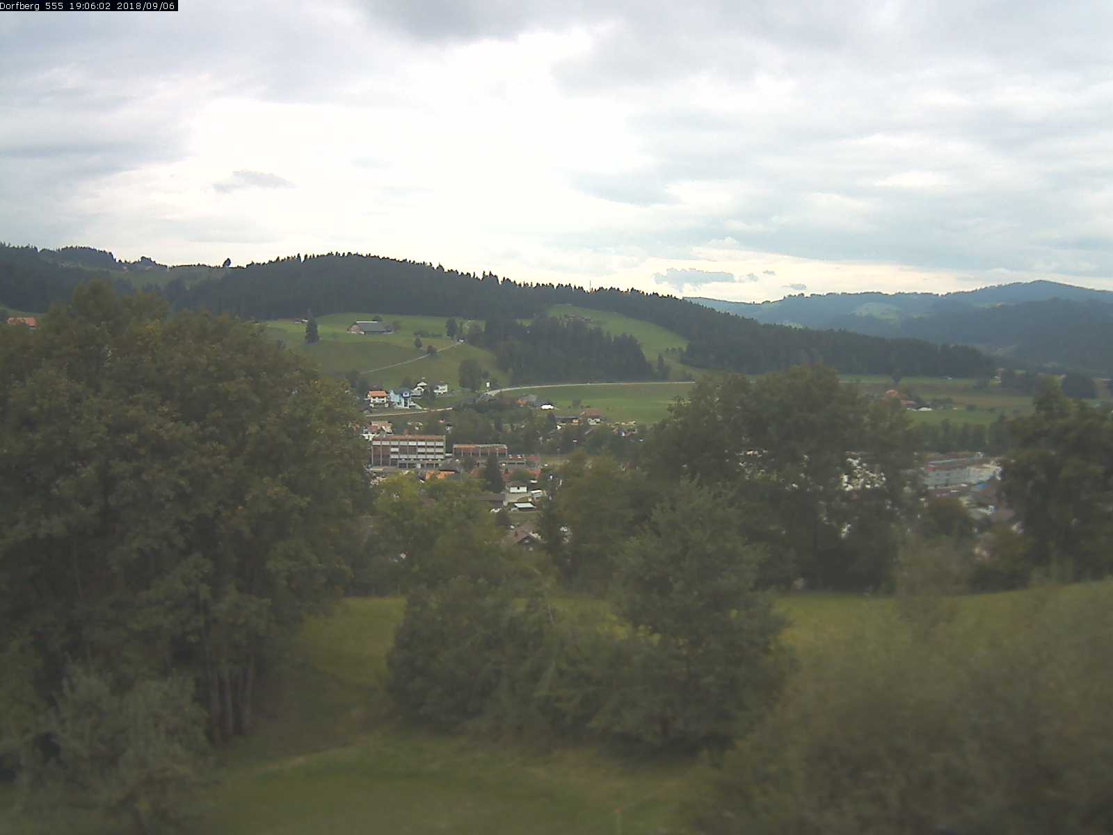 Webcam-Bild: Aussicht vom Dorfberg in Langnau 20180906-190601
