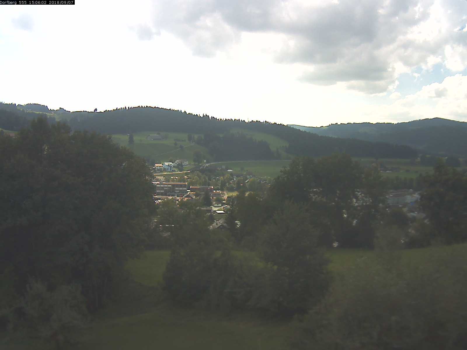 Webcam-Bild: Aussicht vom Dorfberg in Langnau 20180907-150601