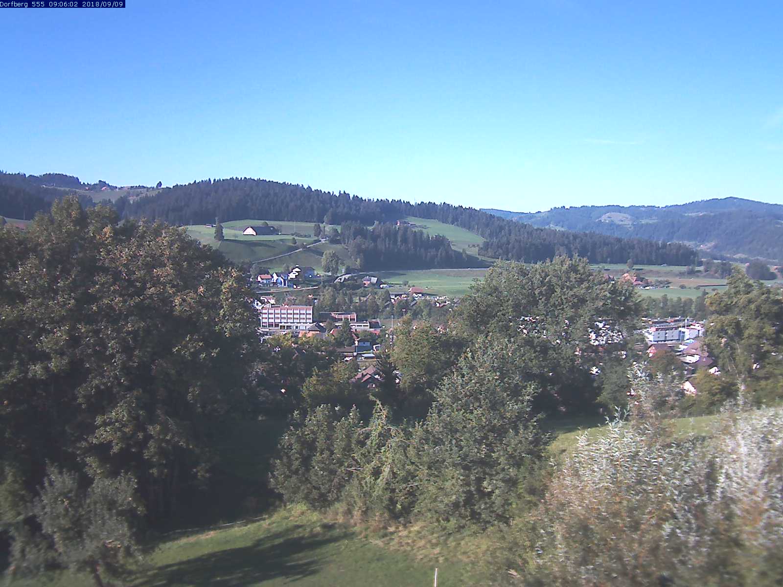 Webcam-Bild: Aussicht vom Dorfberg in Langnau 20180909-090601
