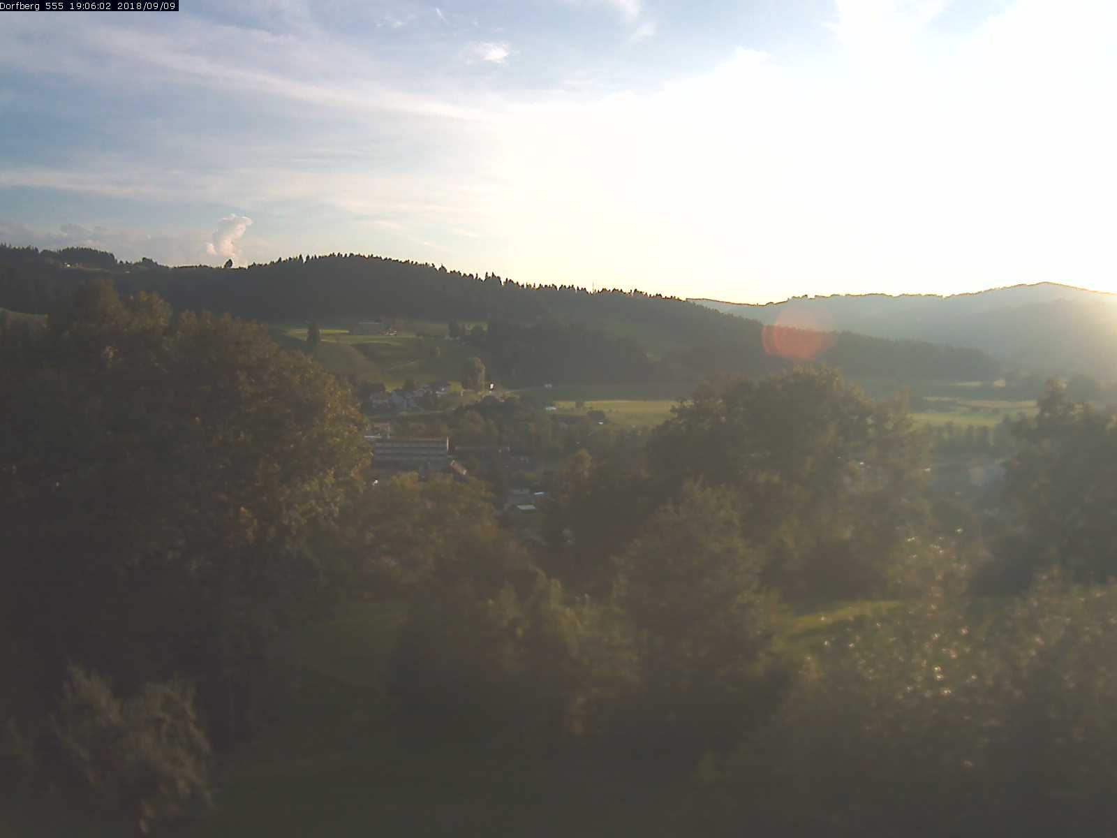 Webcam-Bild: Aussicht vom Dorfberg in Langnau 20180909-190601