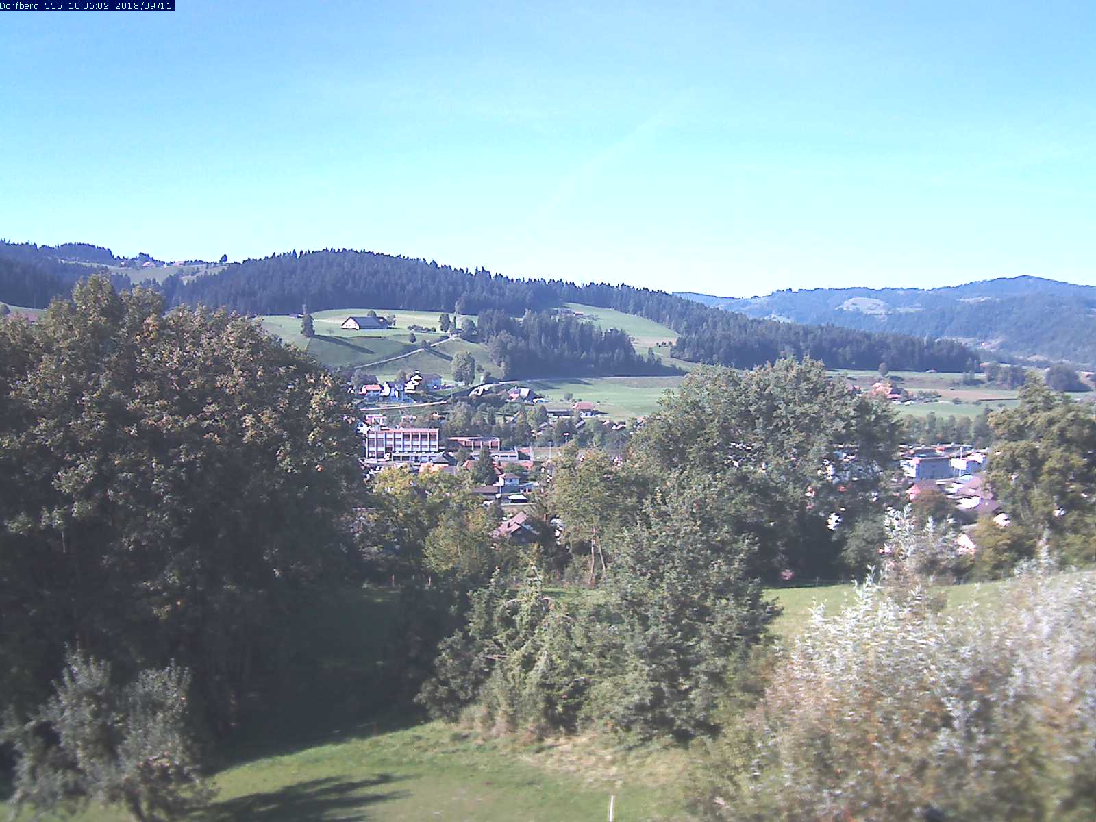 Webcam-Bild: Aussicht vom Dorfberg in Langnau 20180911-100601