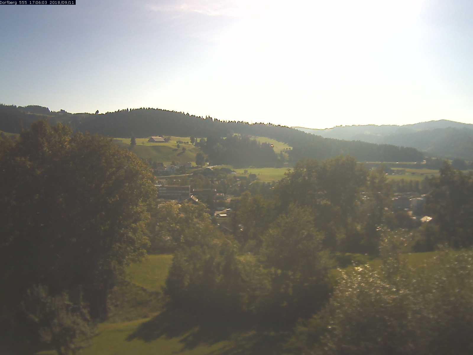 Webcam-Bild: Aussicht vom Dorfberg in Langnau 20180911-170601