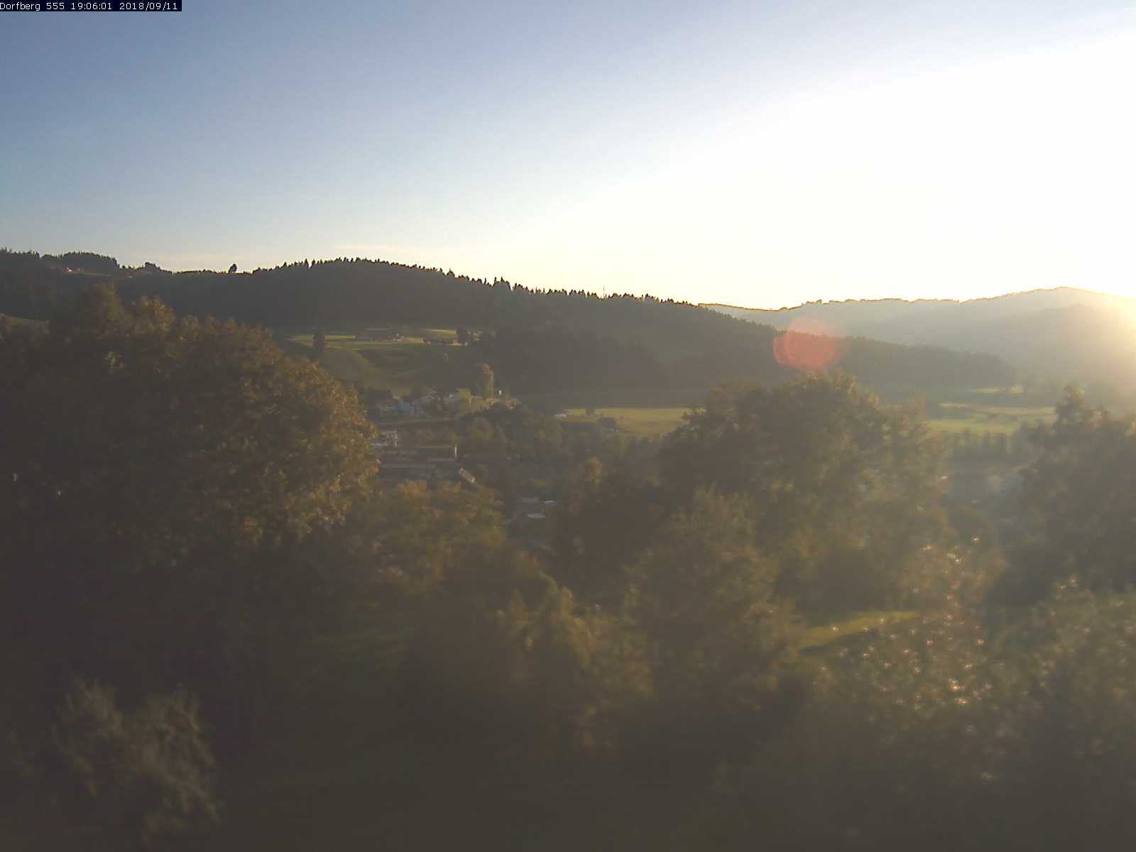 Webcam-Bild: Aussicht vom Dorfberg in Langnau 20180911-190601