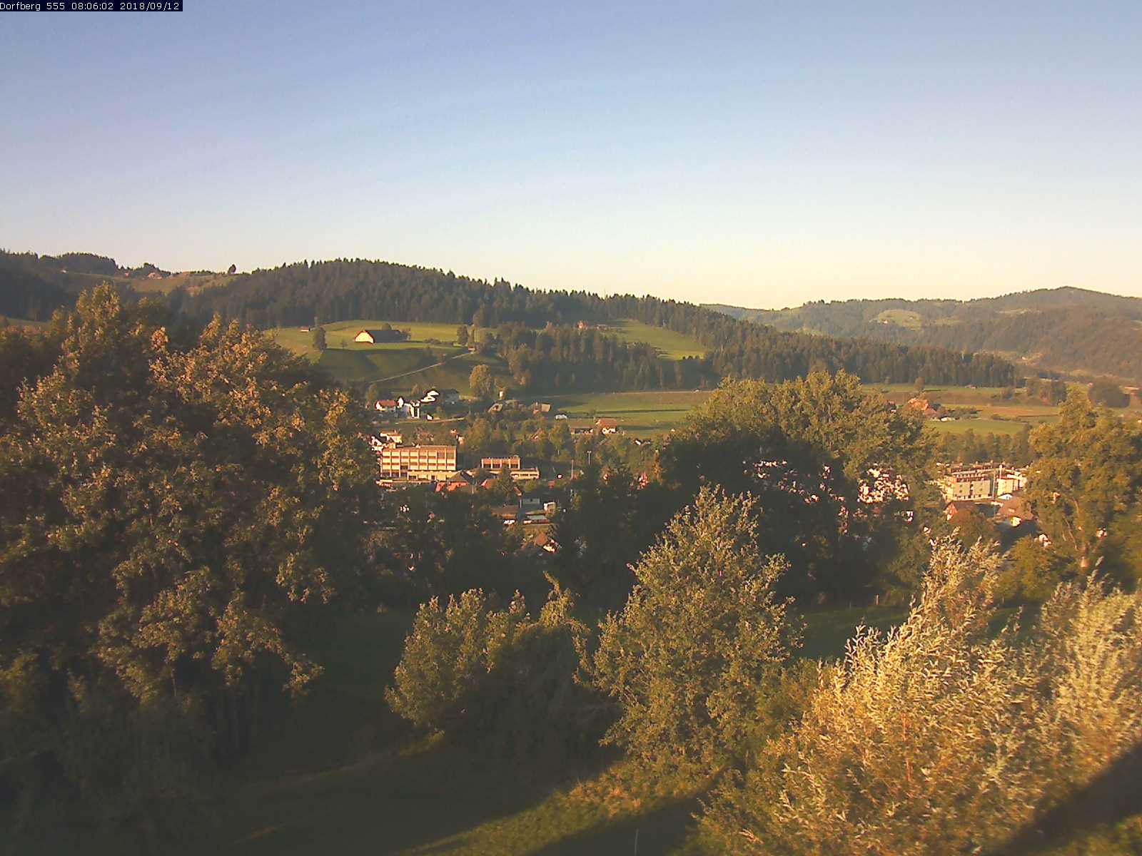 Webcam-Bild: Aussicht vom Dorfberg in Langnau 20180912-080601