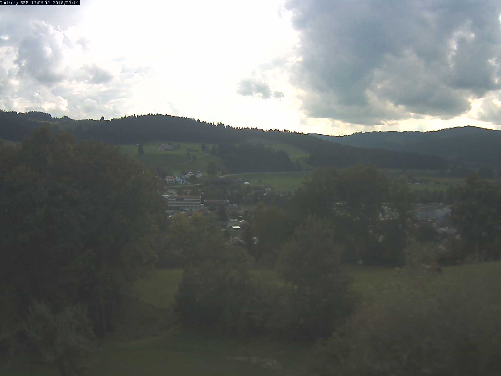 Webcam-Bild: Aussicht vom Dorfberg in Langnau 20180914-170601