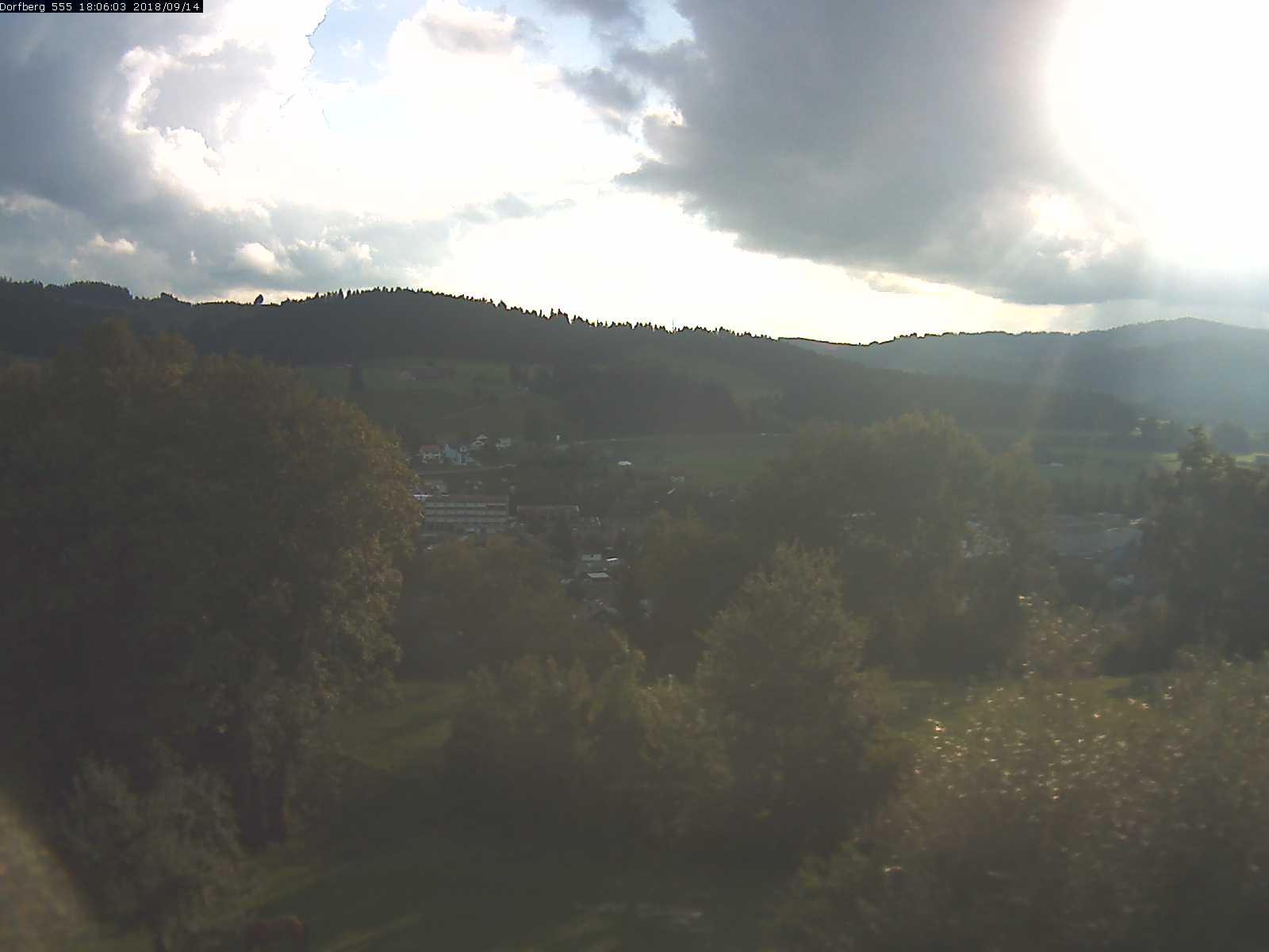 Webcam-Bild: Aussicht vom Dorfberg in Langnau 20180914-180601