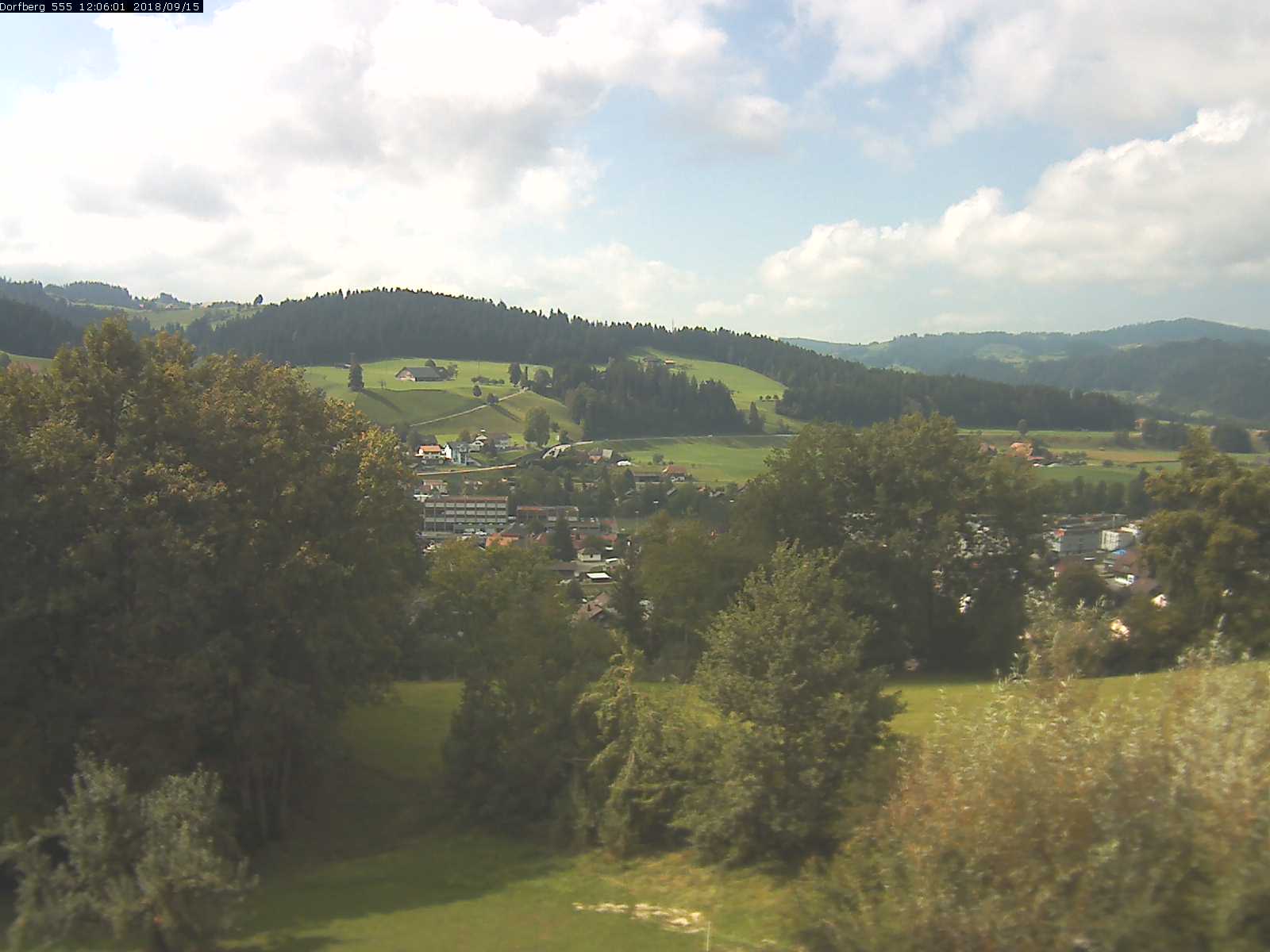 Webcam-Bild: Aussicht vom Dorfberg in Langnau 20180915-120601