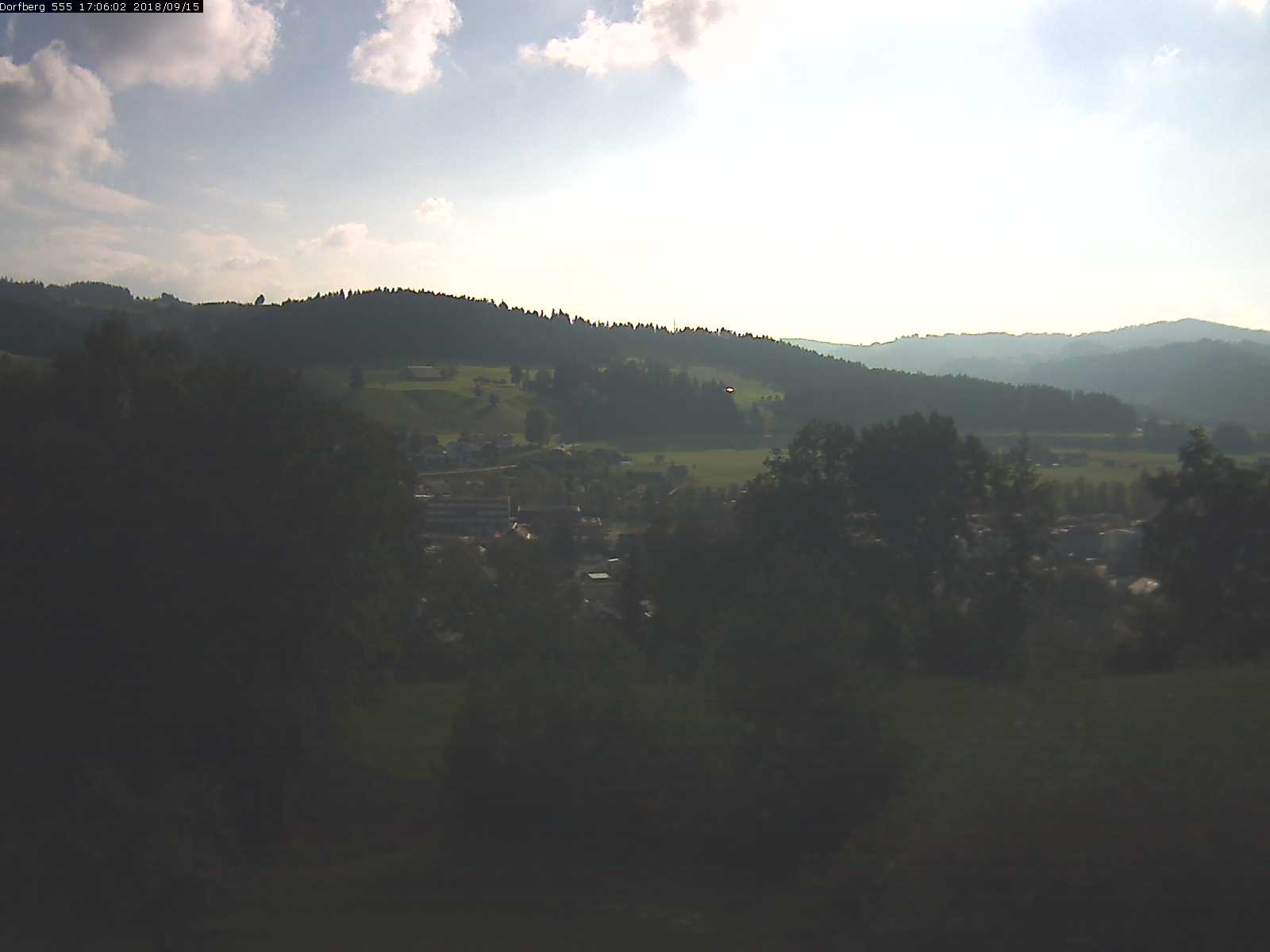 Webcam-Bild: Aussicht vom Dorfberg in Langnau 20180915-170601