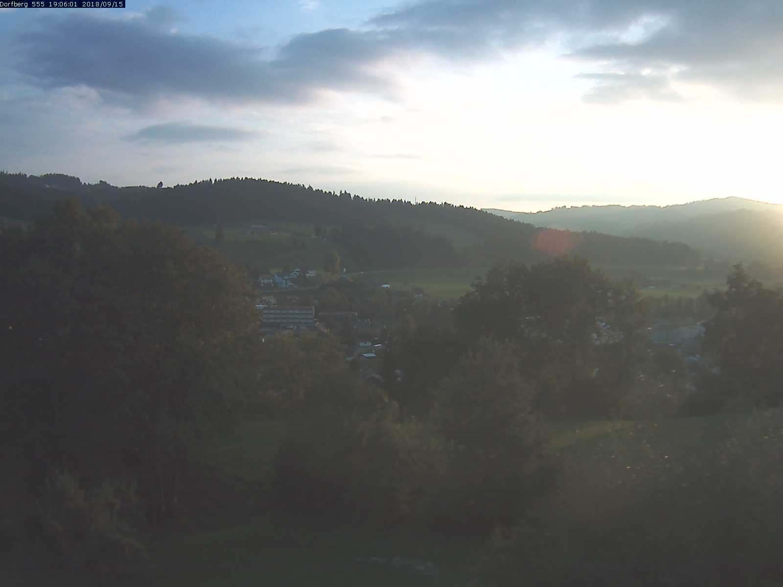 Webcam-Bild: Aussicht vom Dorfberg in Langnau 20180915-190601