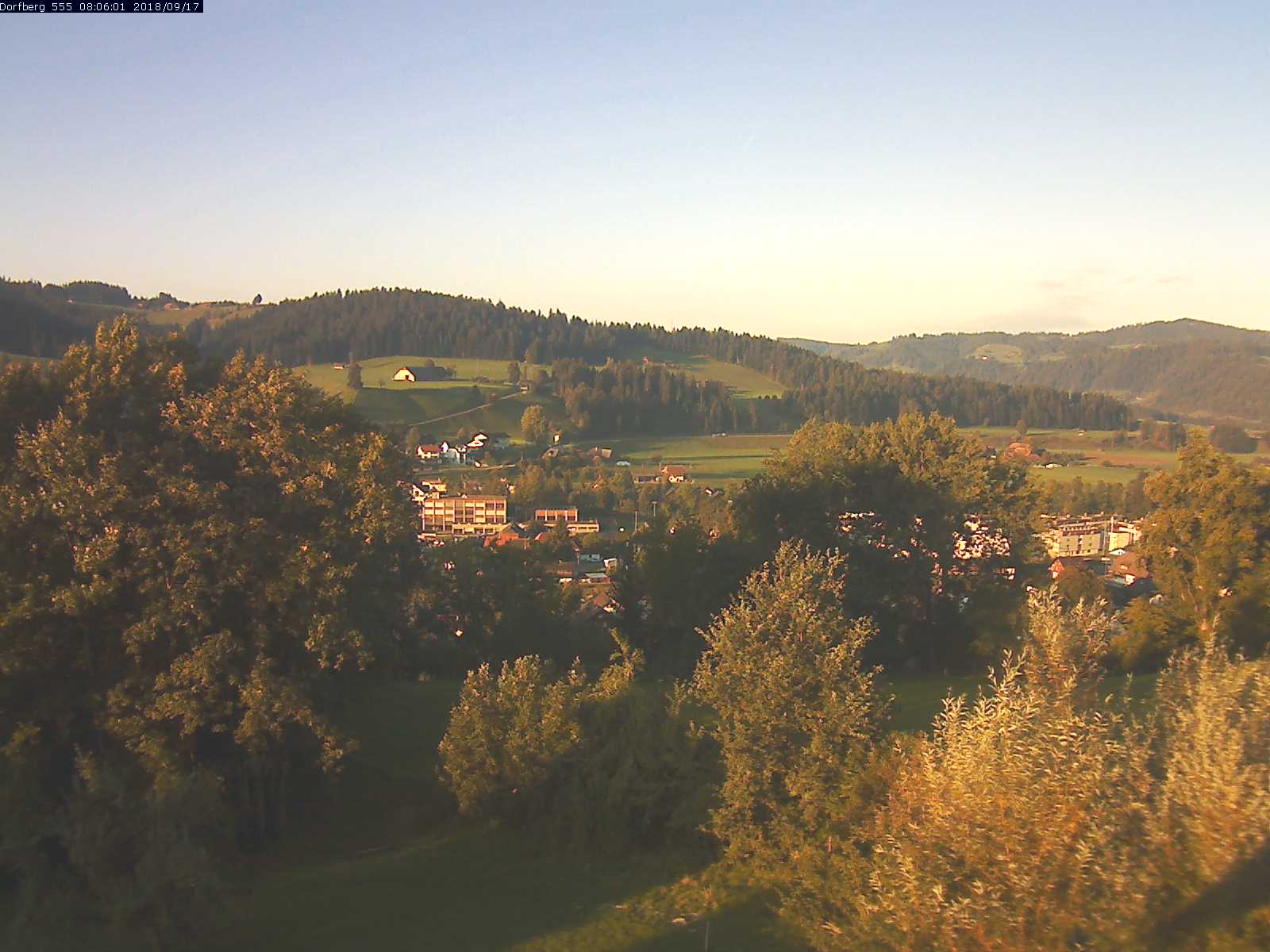 Webcam-Bild: Aussicht vom Dorfberg in Langnau 20180917-080601