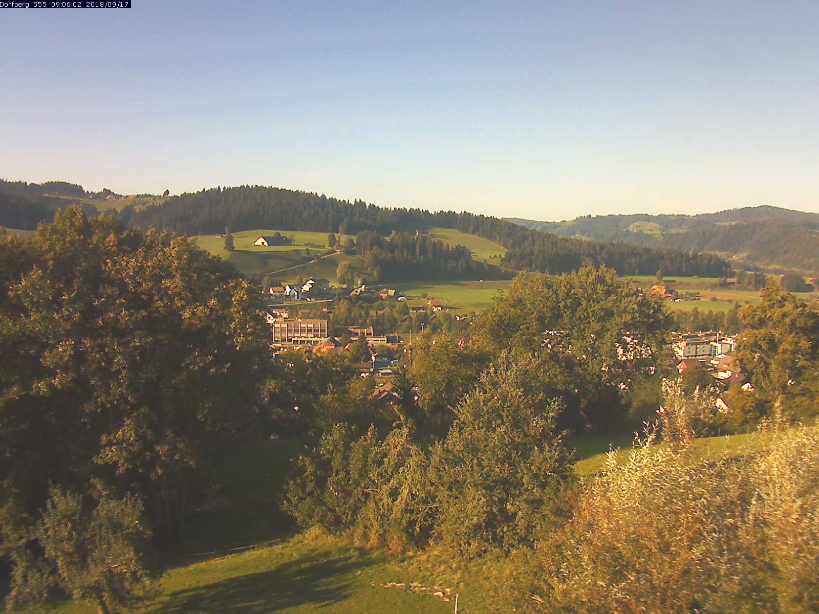 Webcam-Bild: Aussicht vom Dorfberg in Langnau 20180917-090601