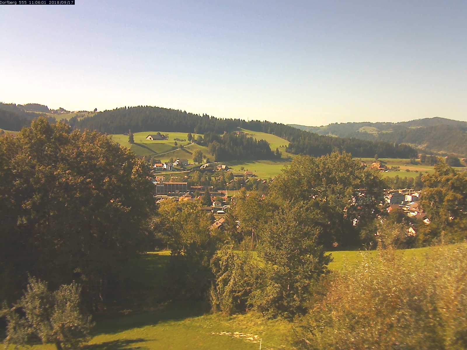 Webcam-Bild: Aussicht vom Dorfberg in Langnau 20180917-110601