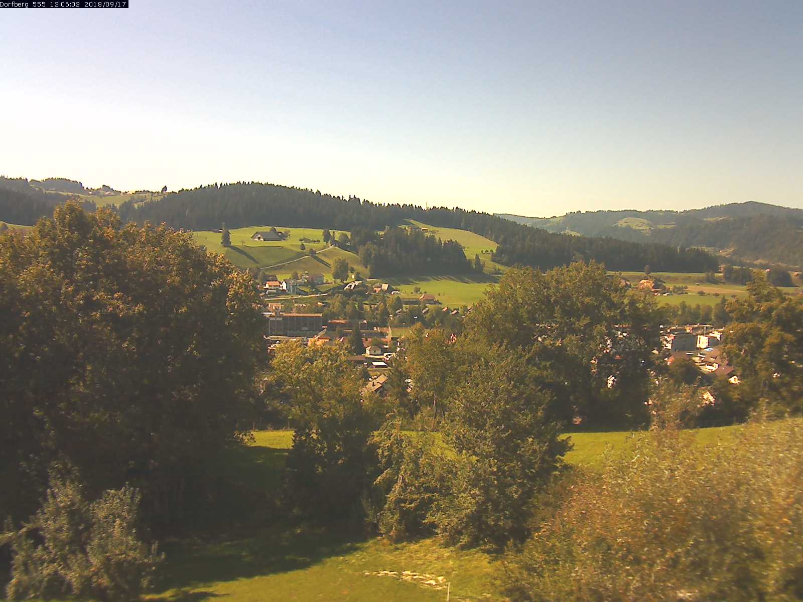 Webcam-Bild: Aussicht vom Dorfberg in Langnau 20180917-120601