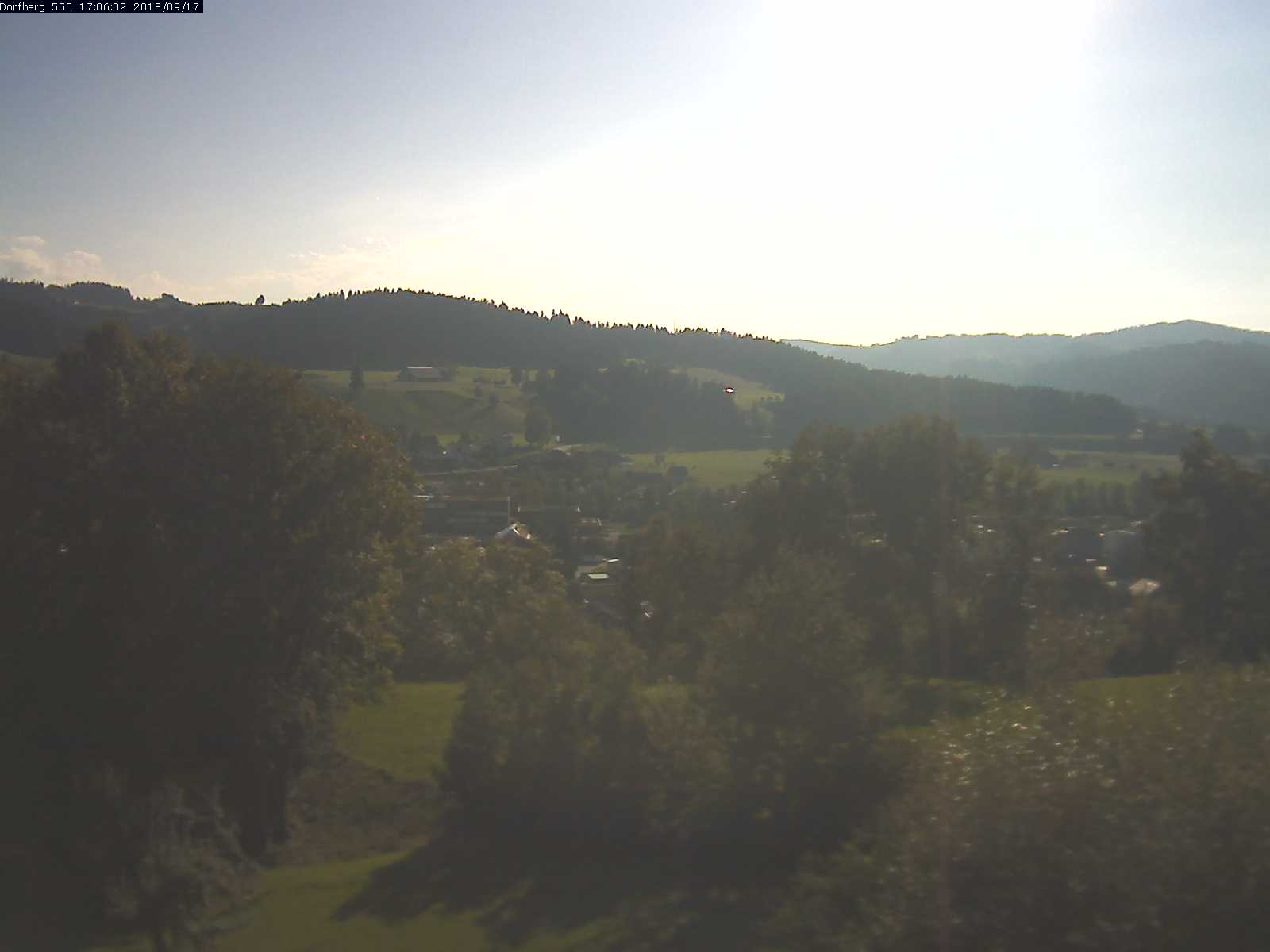 Webcam-Bild: Aussicht vom Dorfberg in Langnau 20180917-170601
