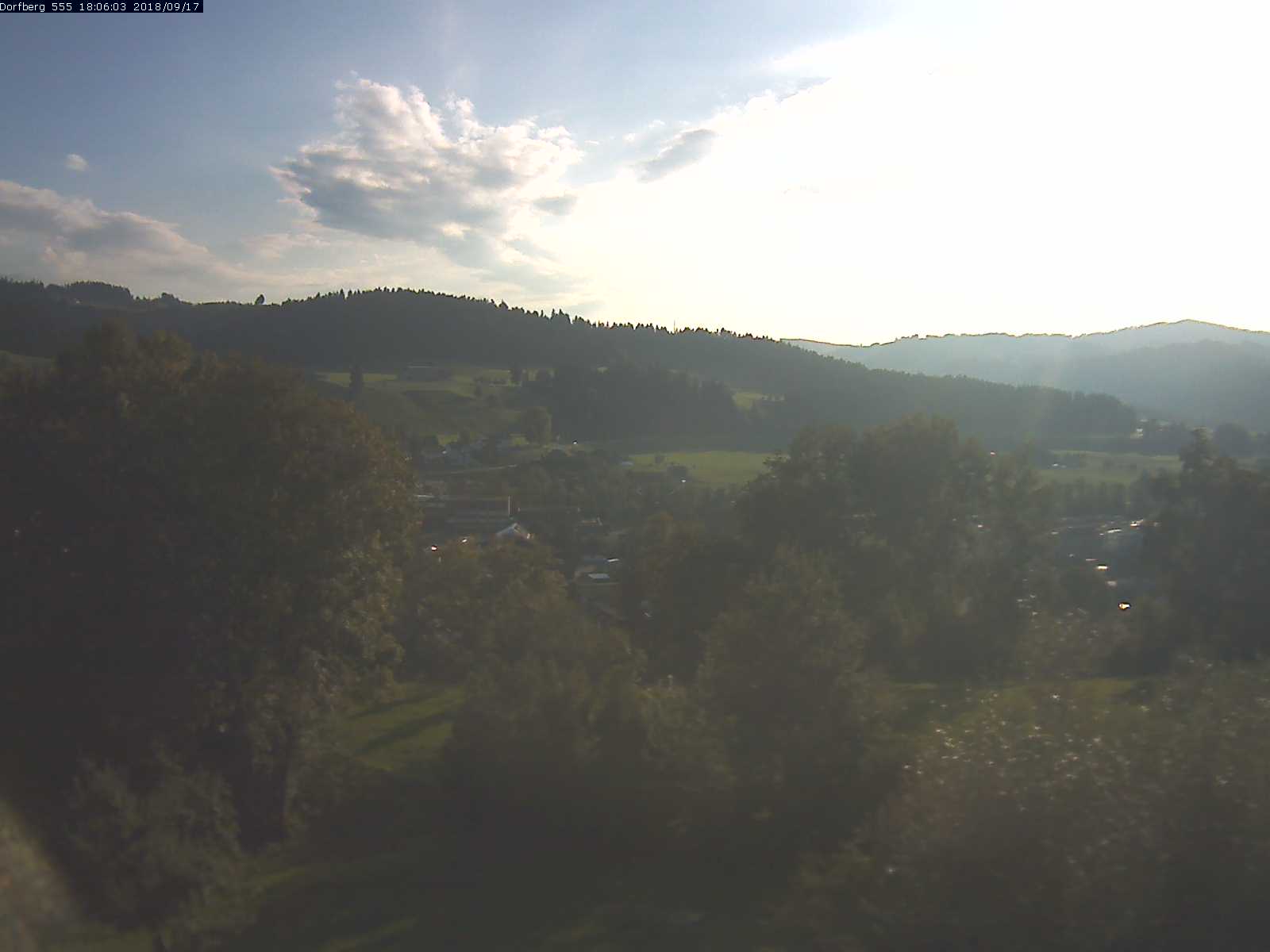 Webcam-Bild: Aussicht vom Dorfberg in Langnau 20180917-180601