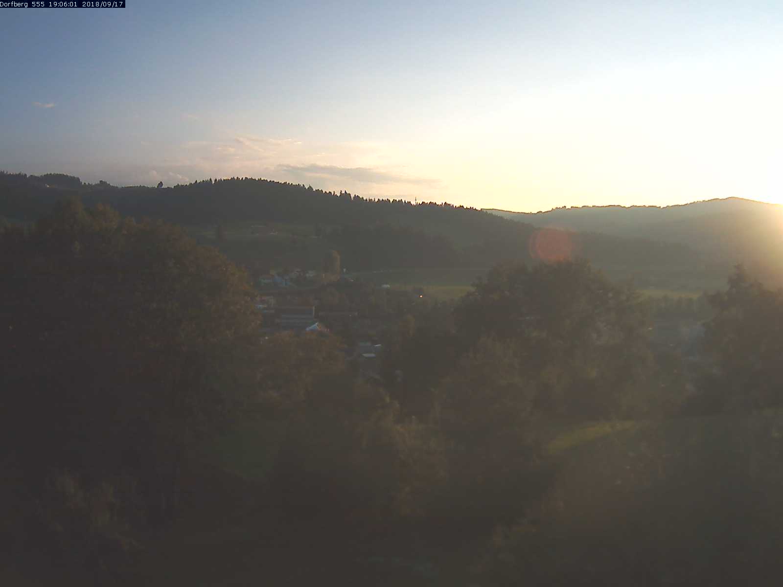 Webcam-Bild: Aussicht vom Dorfberg in Langnau 20180917-190601