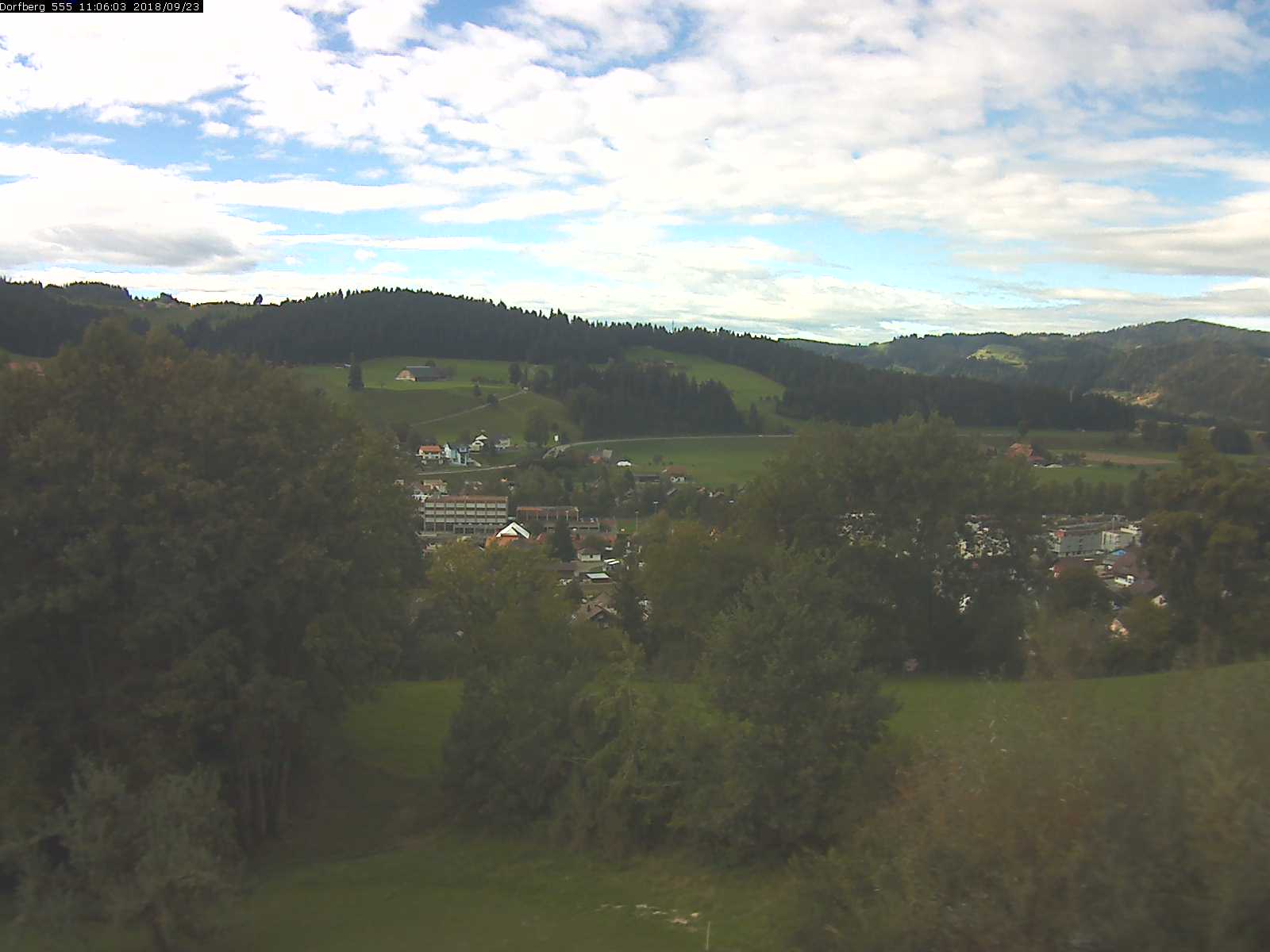 Webcam-Bild: Aussicht vom Dorfberg in Langnau 20180923-110601