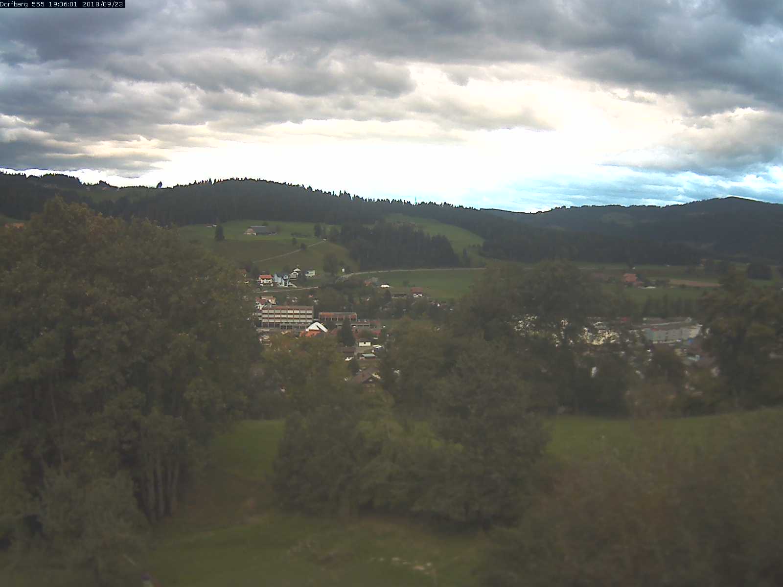 Webcam-Bild: Aussicht vom Dorfberg in Langnau 20180923-190601