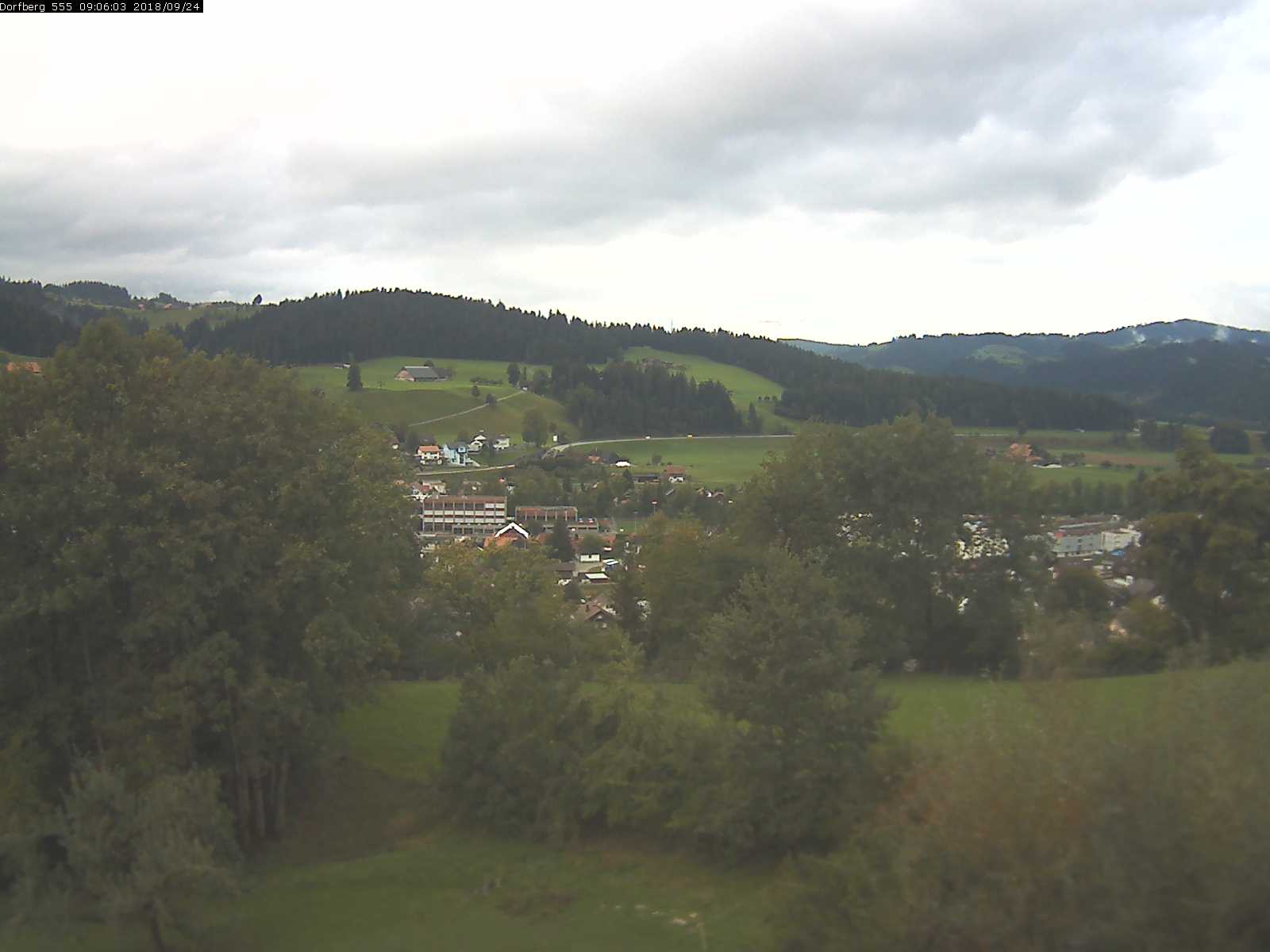 Webcam-Bild: Aussicht vom Dorfberg in Langnau 20180924-090601