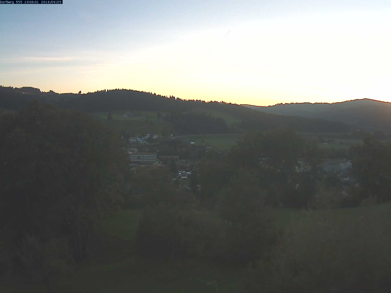 Webcam-Bild: Aussicht vom Dorfberg in Langnau 20180925-190601