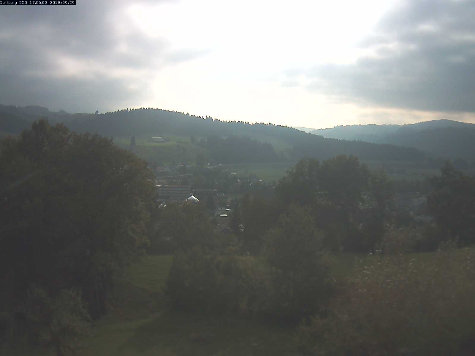 Webcam-Bild: Aussicht vom Dorfberg in Langnau 20180929-170601